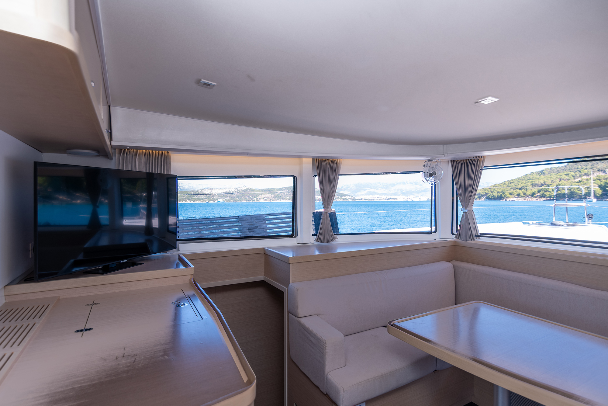 Photo #37 - Lagoon 42 owner version (FIND US) in Kastela - 10129