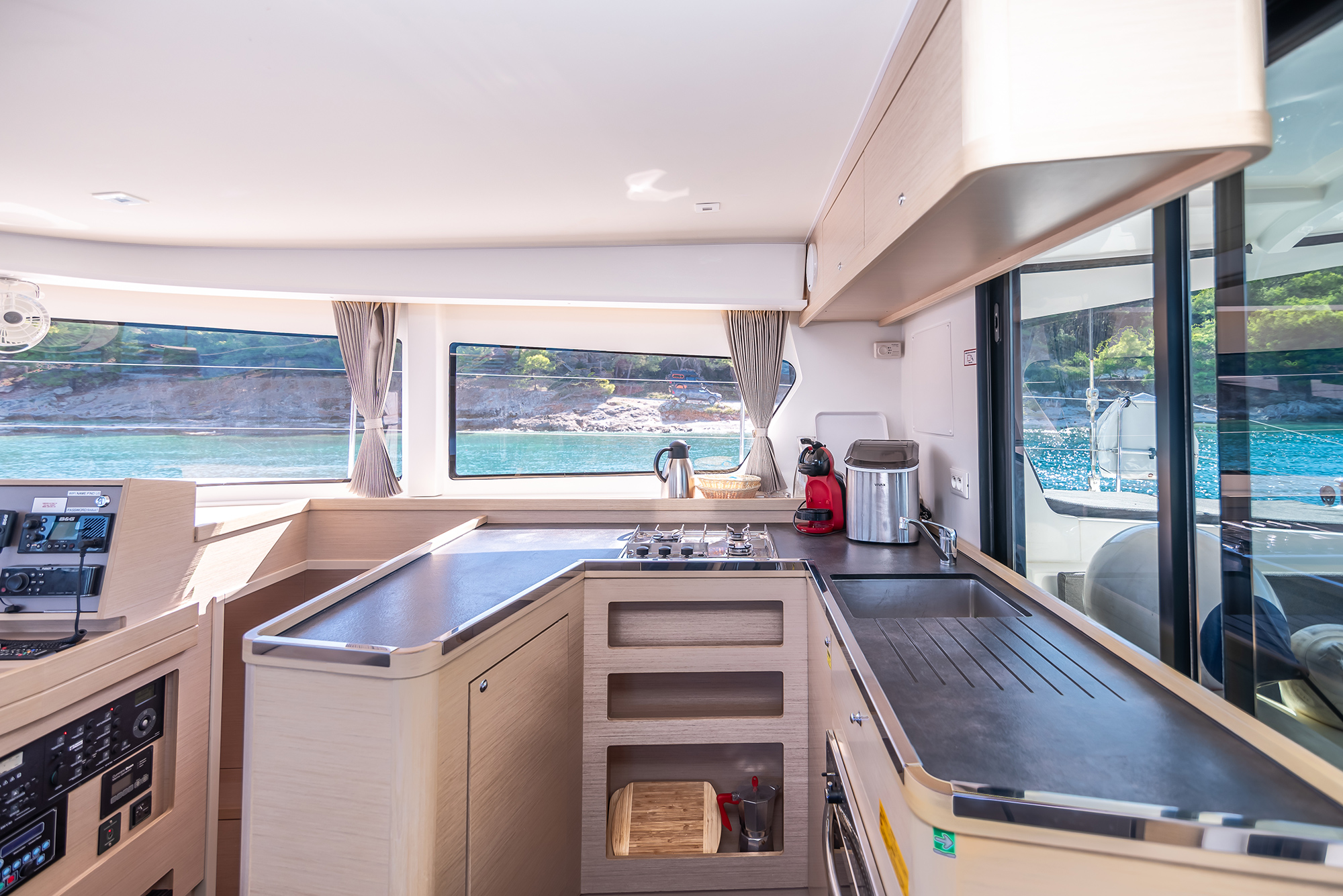 Photo #4 - Lagoon 42 owner version (FIND US) in Kastela - 10129