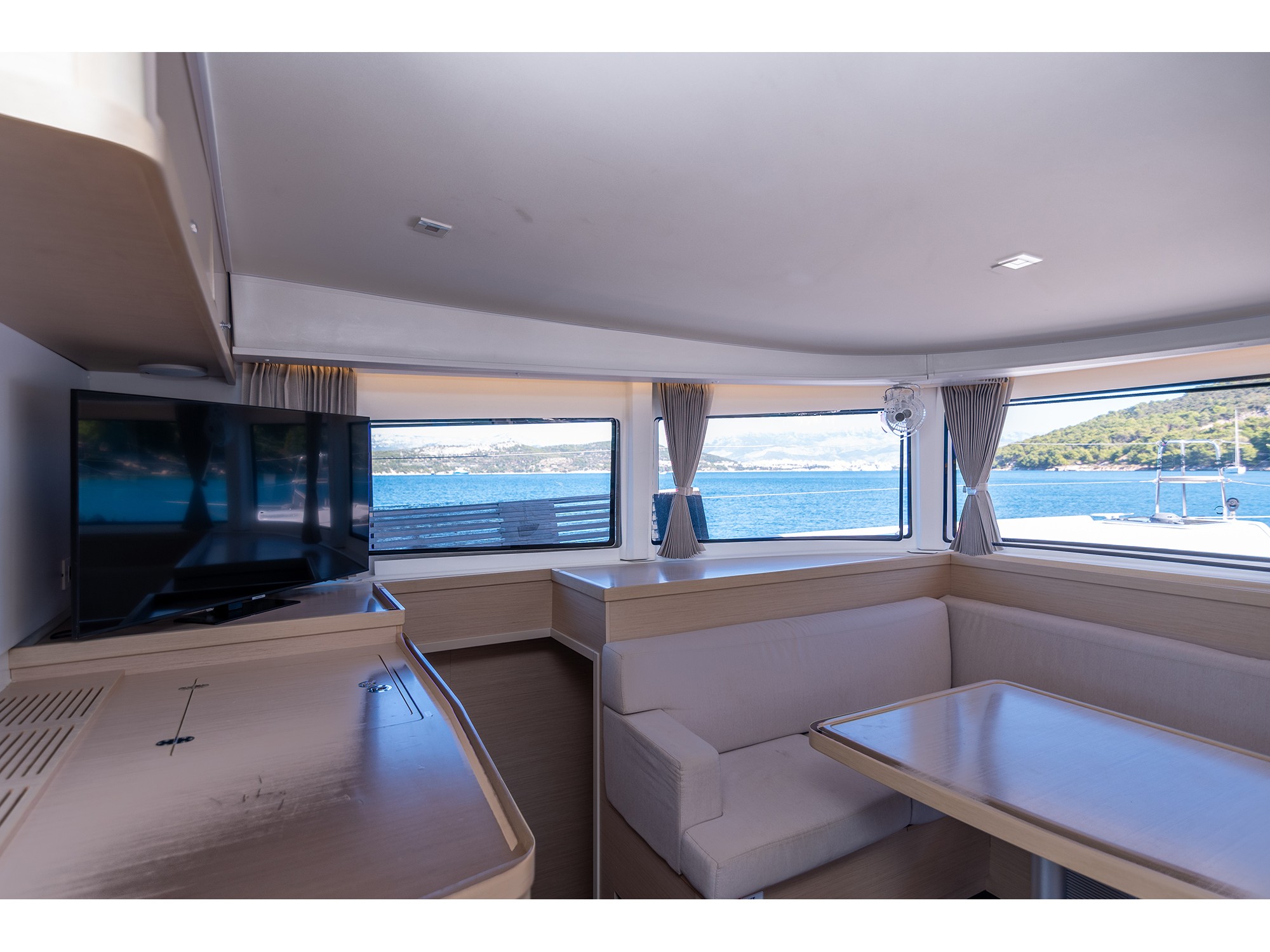 Photo #8 - Lagoon 42 owner version (FIND US) in Kastela - 10129