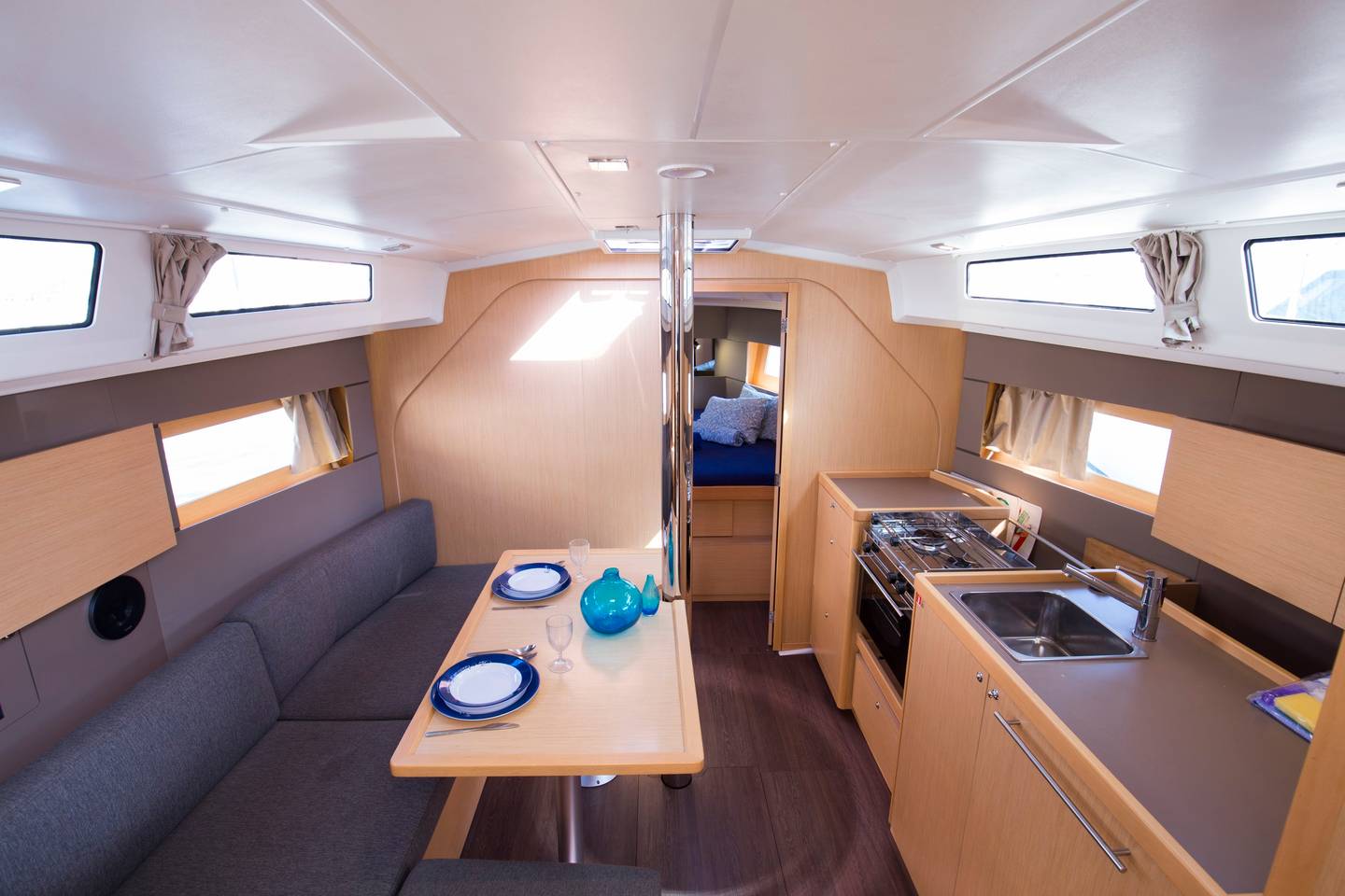 Photo #4 - Oceanis 38.1 (VITA) in Barсelona - 5293