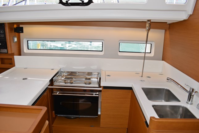 Sun Odyssey 440 — photo 4