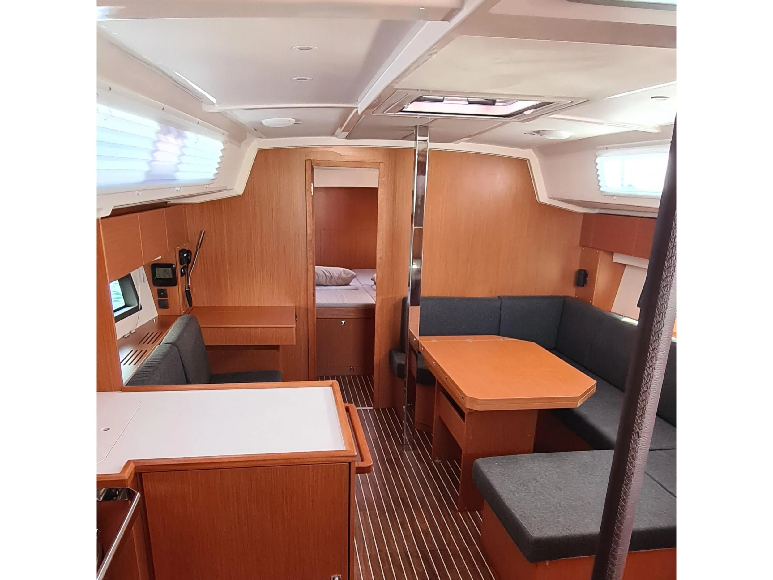 Bavaria C42 (Melia) Interior image - 4