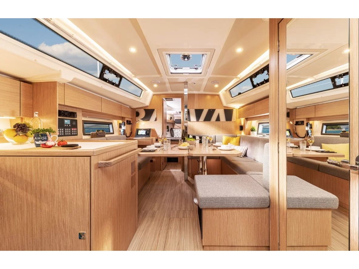 Bavaria C38 (Aris) Interior image - 2