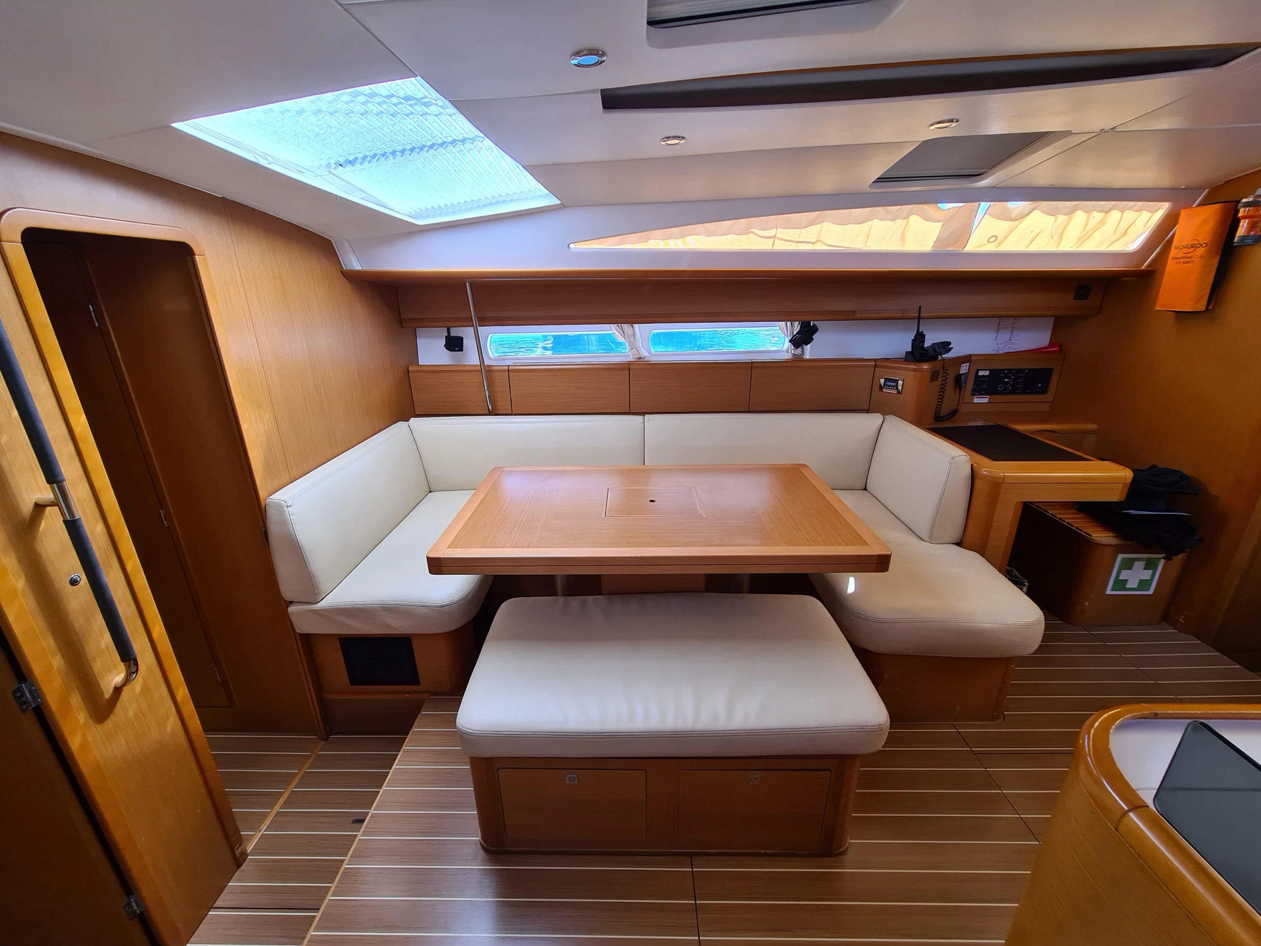 Jeanneau 53 (MAKEMO) Interior image - 2
