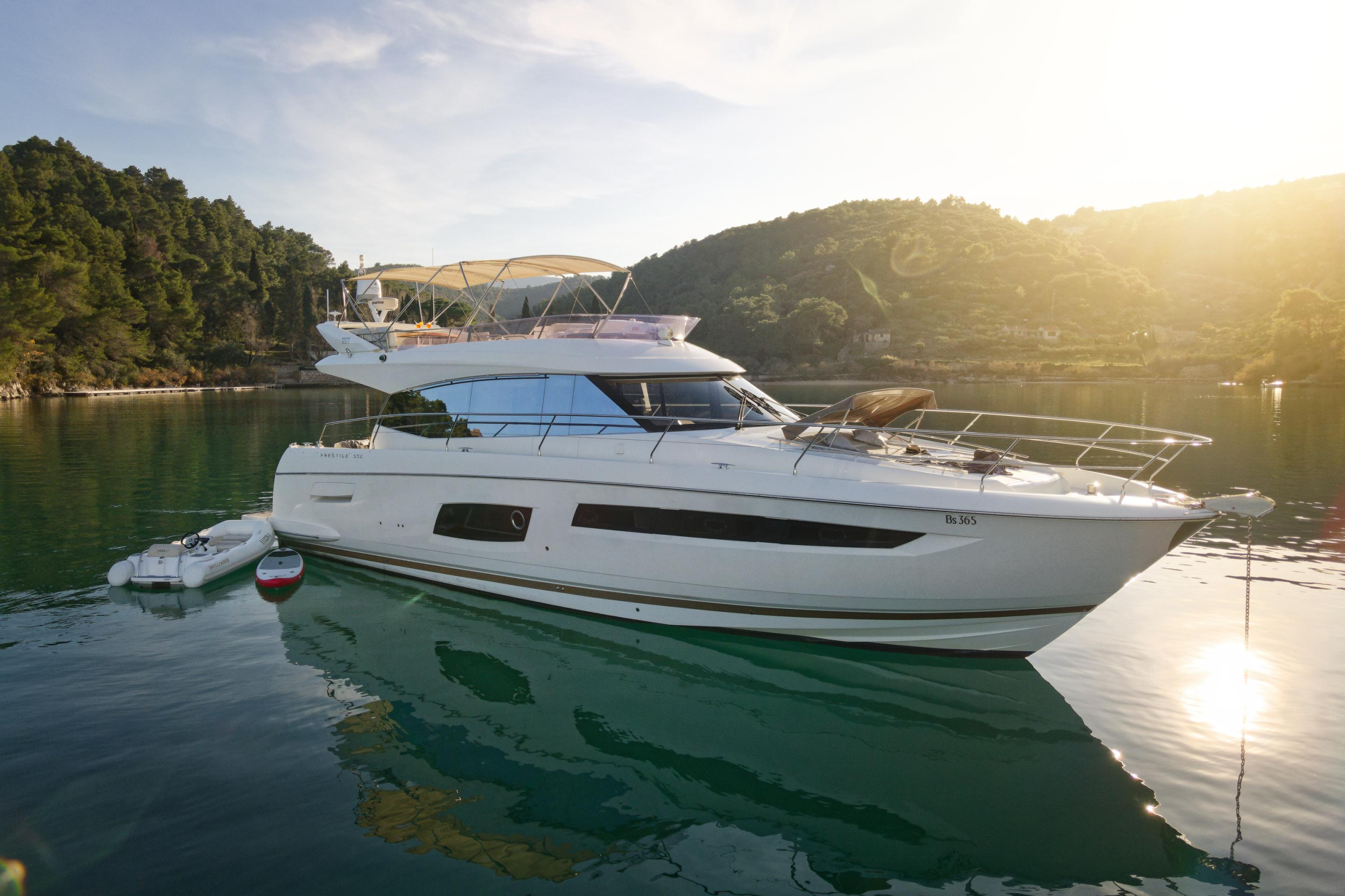 Photo #24 - Prestige 550 Fly (Rock) en Podstrana - 20230