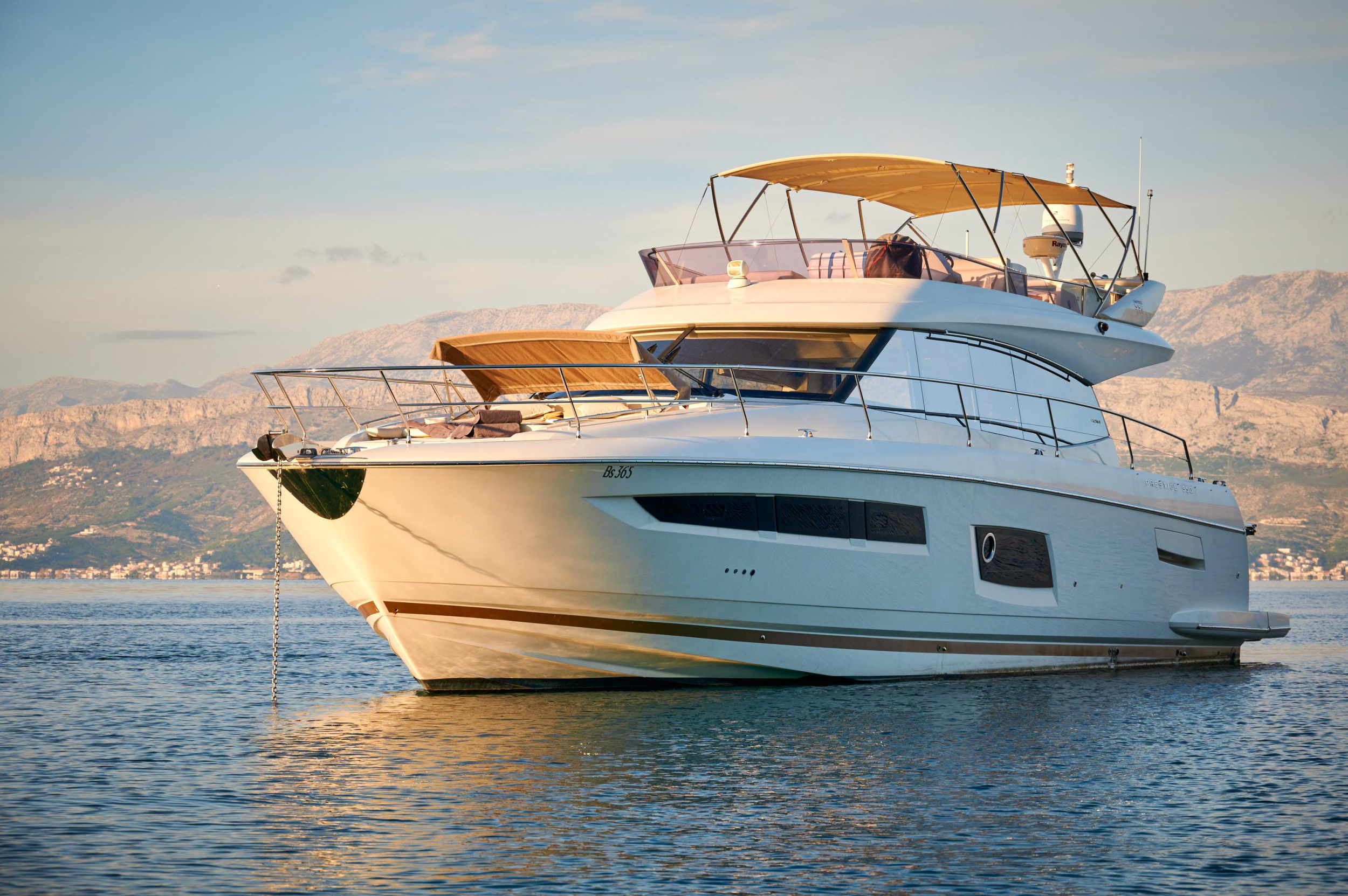 Photo #41 - Prestige 550 Fly (Rock) en Podstrana - 20230