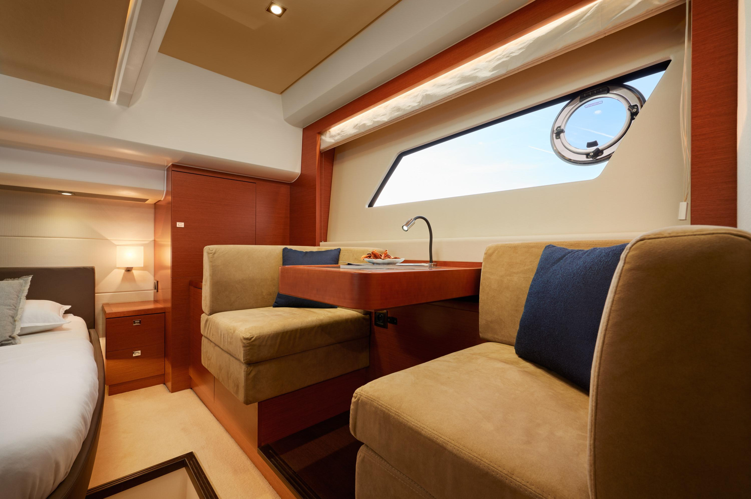 Photo #18 - Prestige 550 Fly (Rock) en Podstrana - 20230