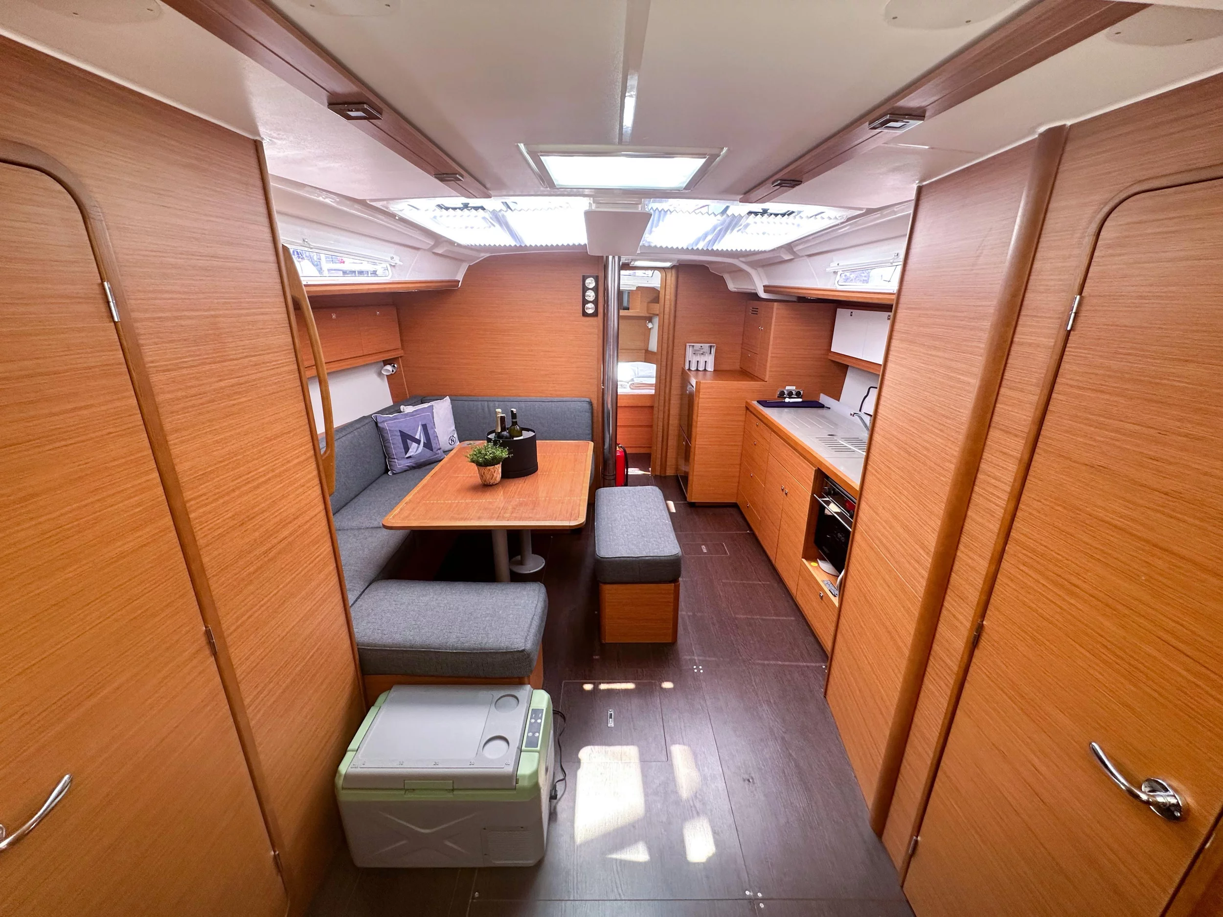 Dufour 430 (Brahms) Interior image - 1