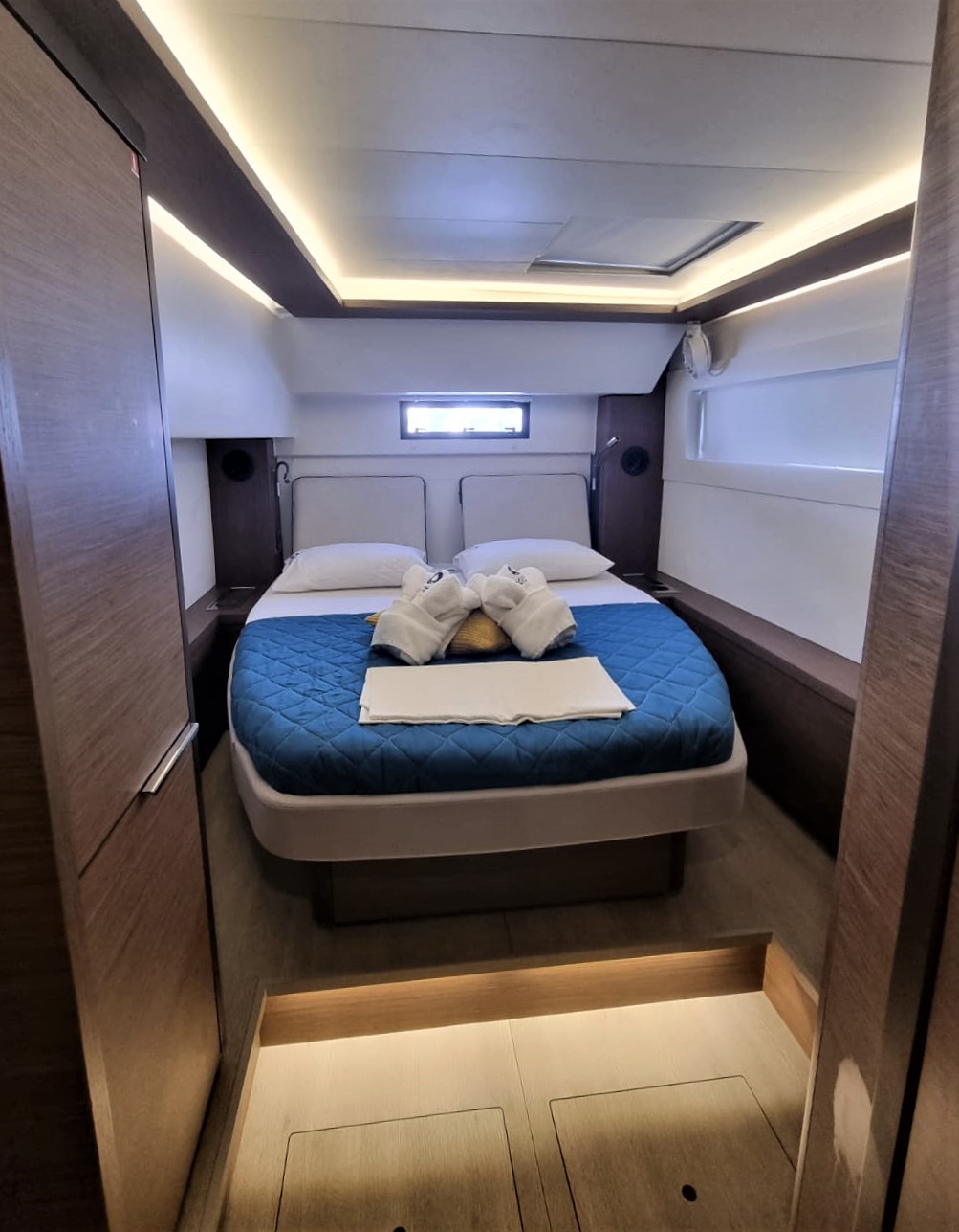 Photo #3 - Lagoon 46 Owners Version (Free Bird II) en Lavrion - 17535