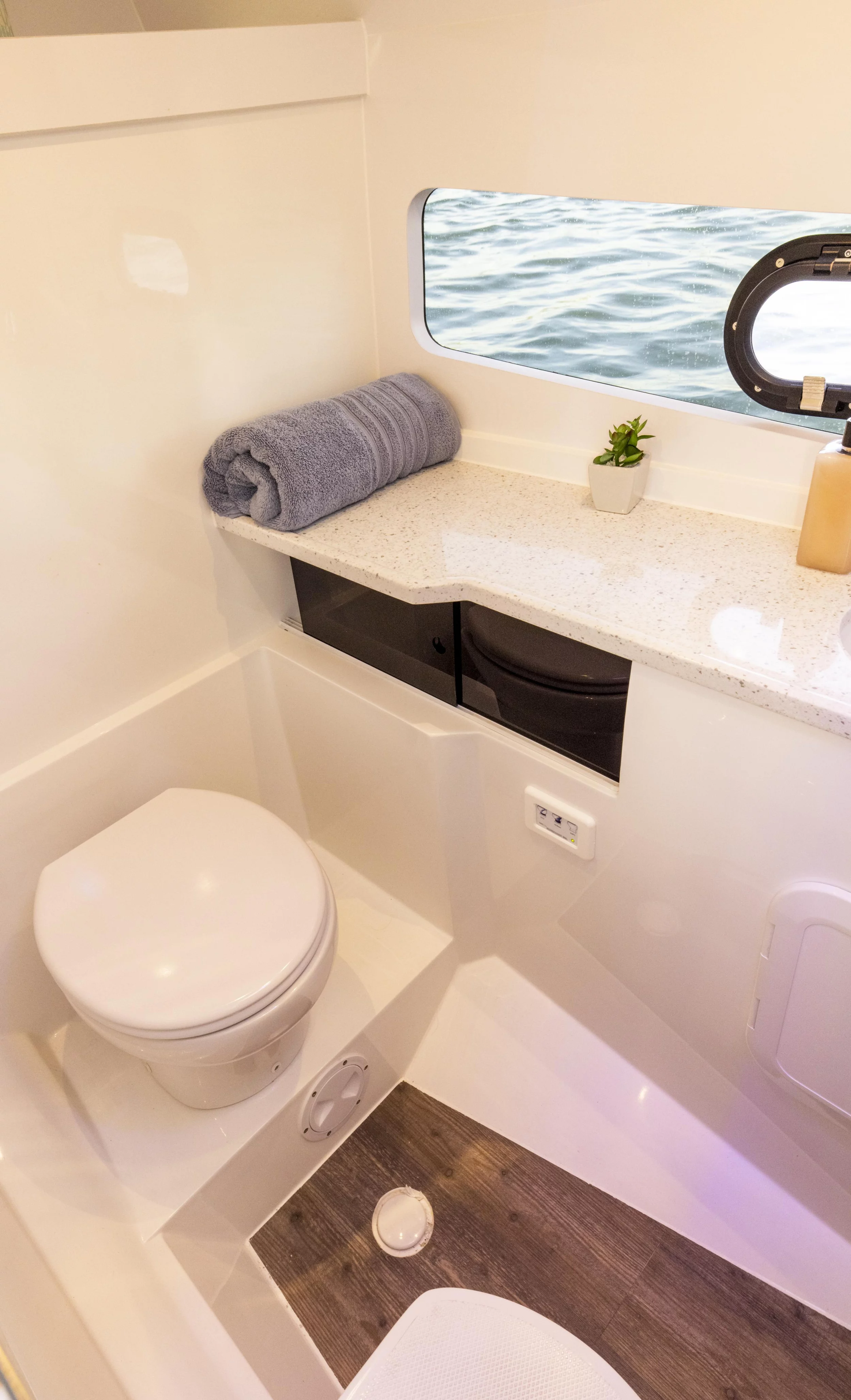 Aquila 32 Sport (BATCAT)  - 14