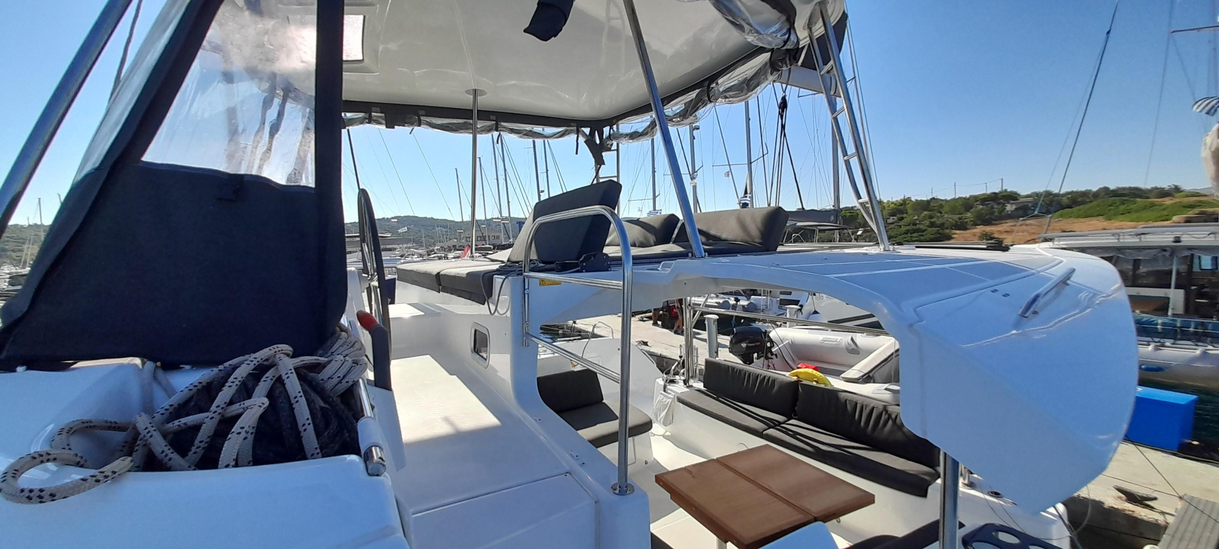 Photo #6 - Lagoon 46 Owners Version (Free Bird II) en Lavrion - 17535