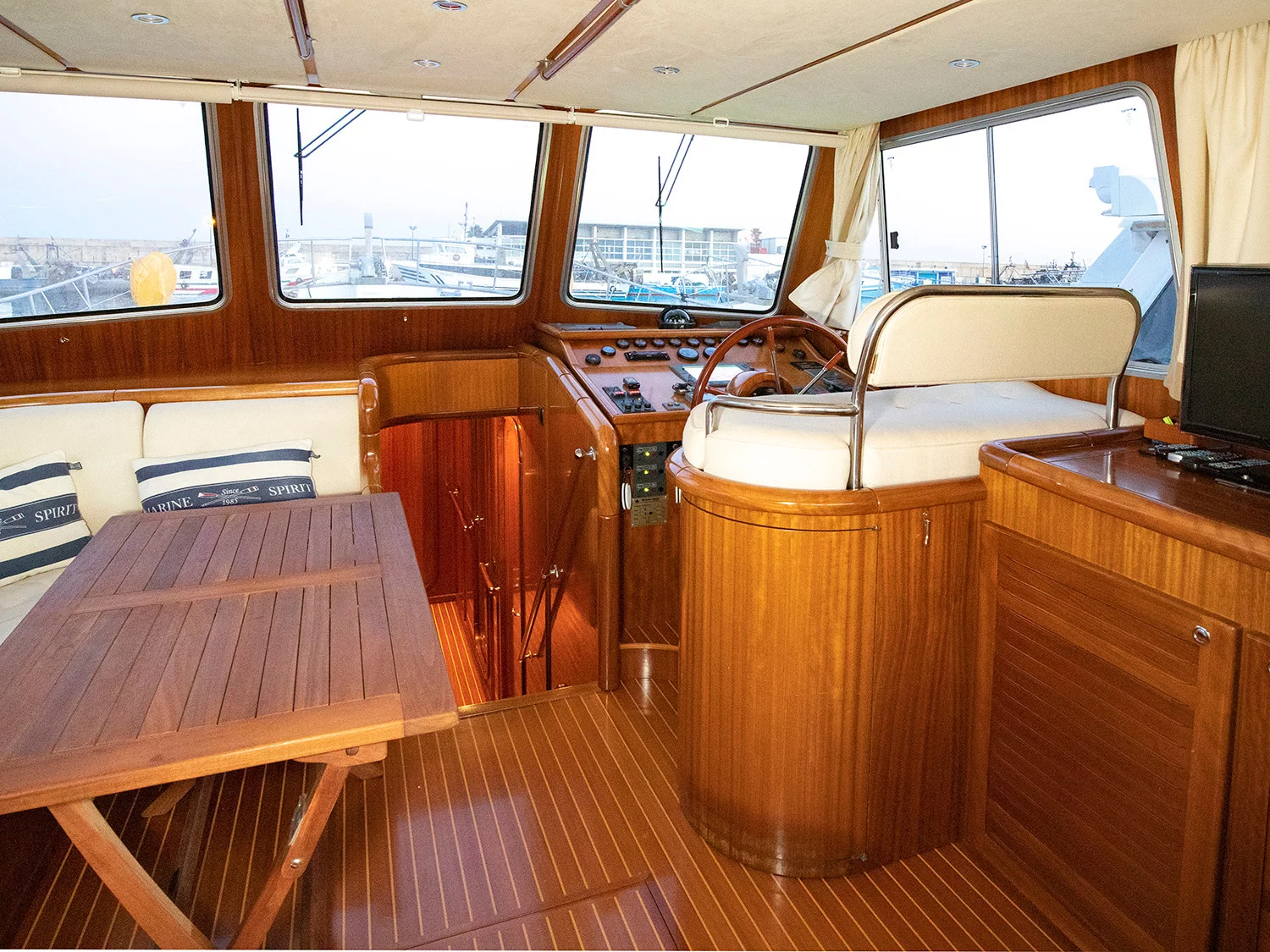 Menorquin 180 (Buccara XIV) Interior image - 4