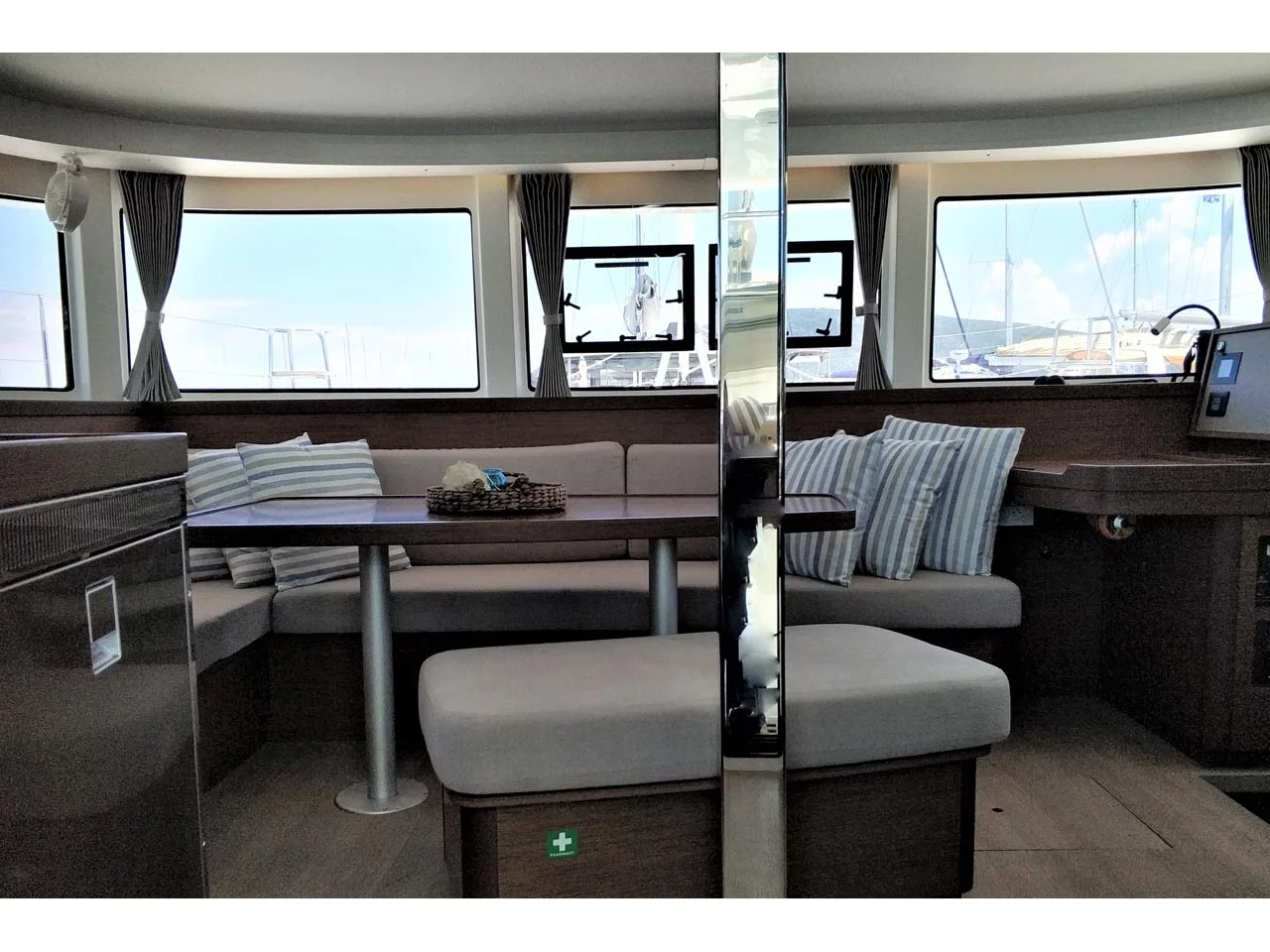 Lagoon 42 (Niki) Interior image - 2