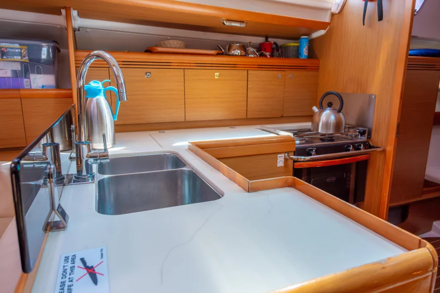 Sun Odyssey 42 i (Winter Breeze)  - 23