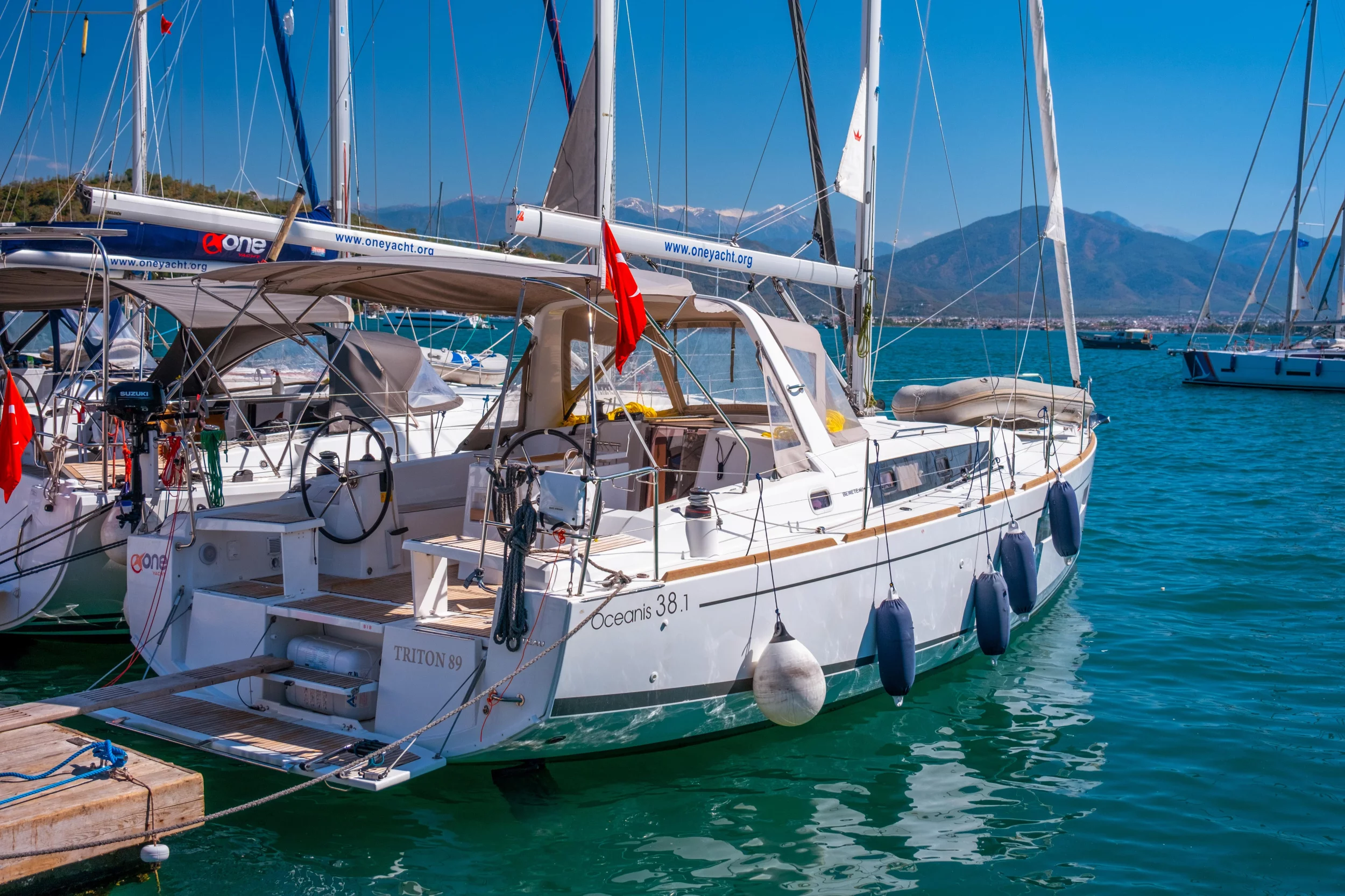 Oceanis 38.1 (TRITON 89)  - 11