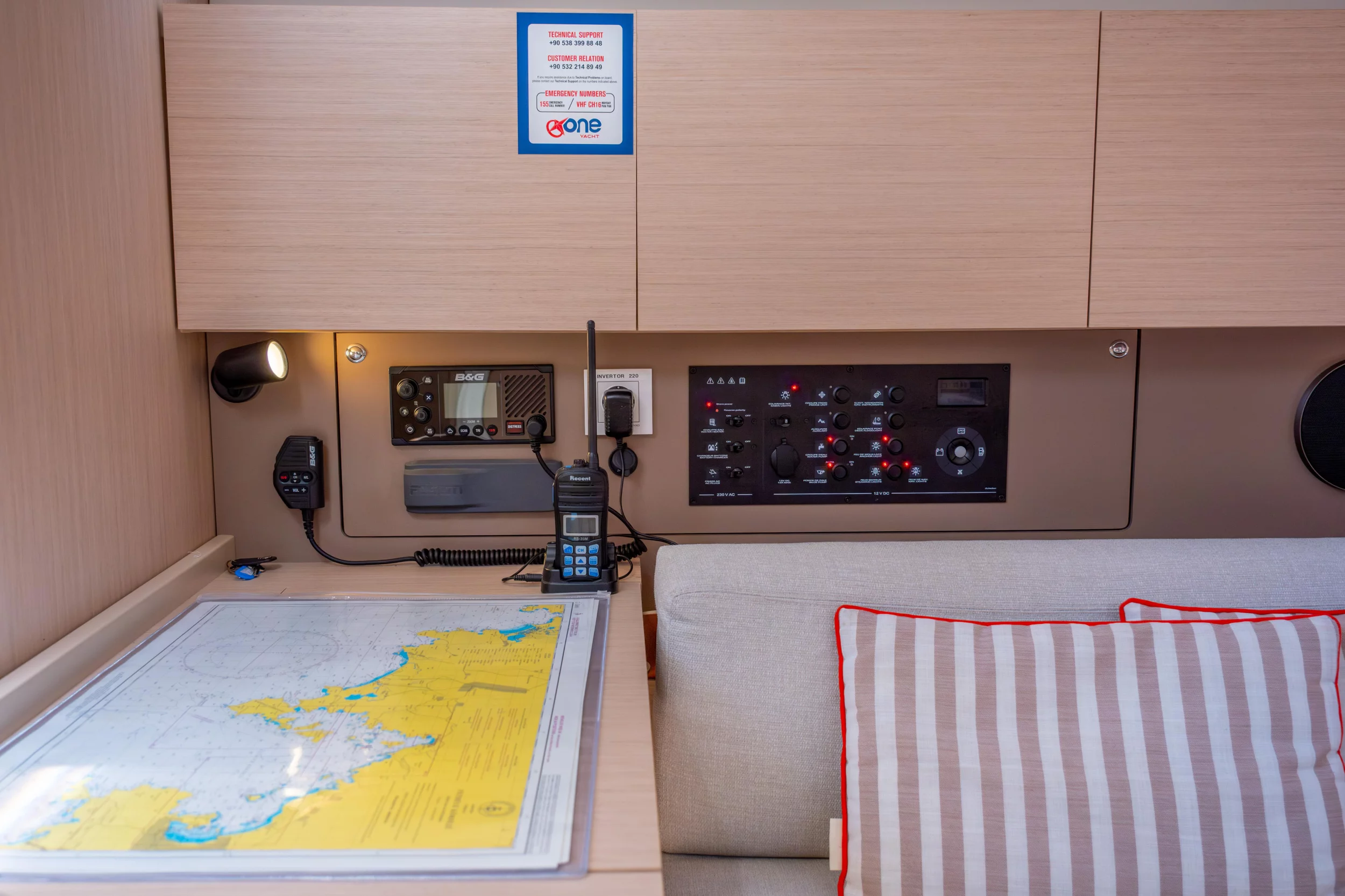 Oceanis 38.1 (TRITON 89)  - 8