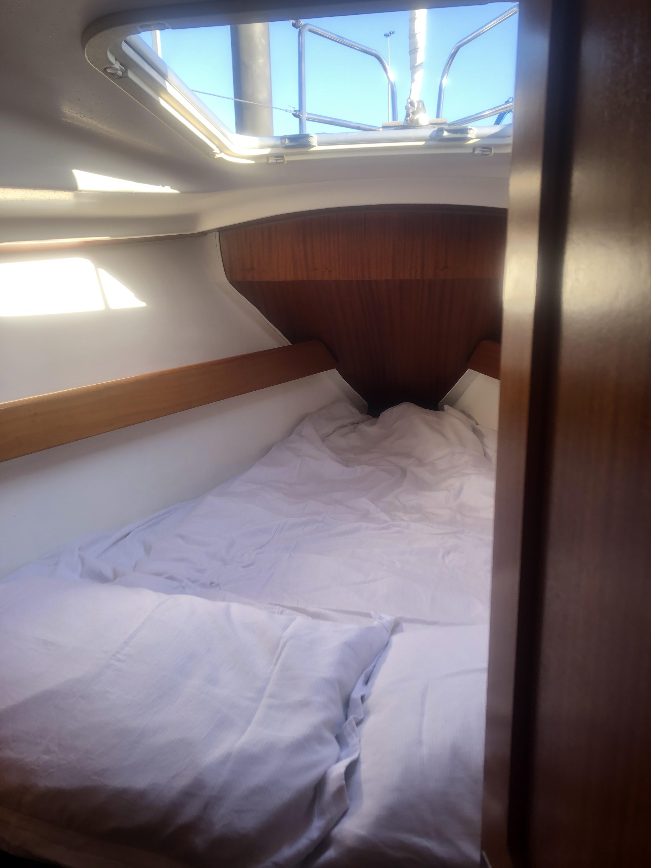 Photo #10 - Elan 333 (Escapade) in Poole - 15474