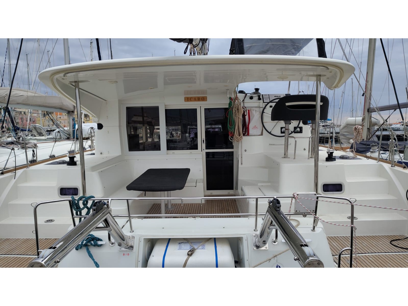 Lagoon 40 — photo 1