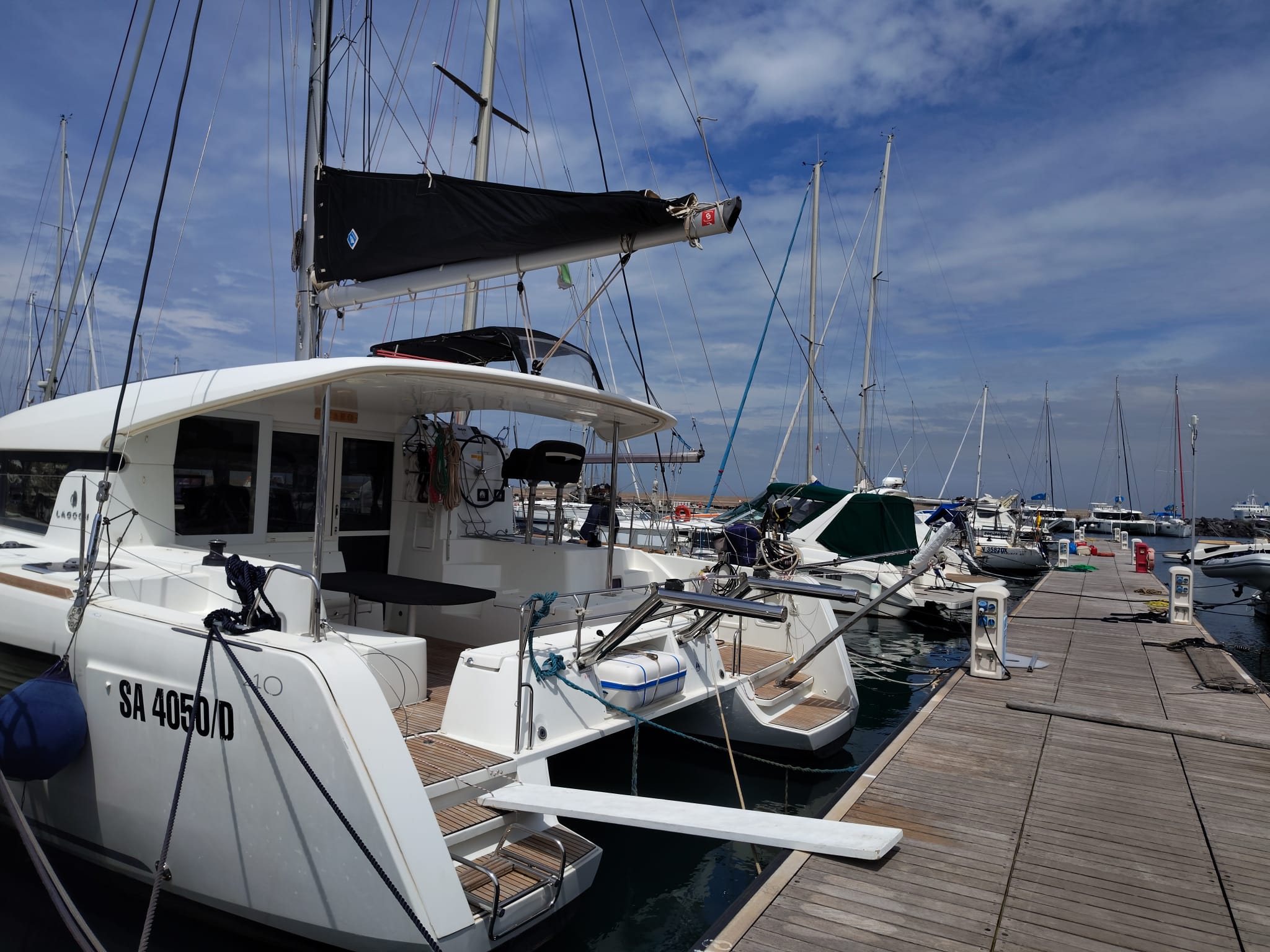 Lagoon 40 — photo 3