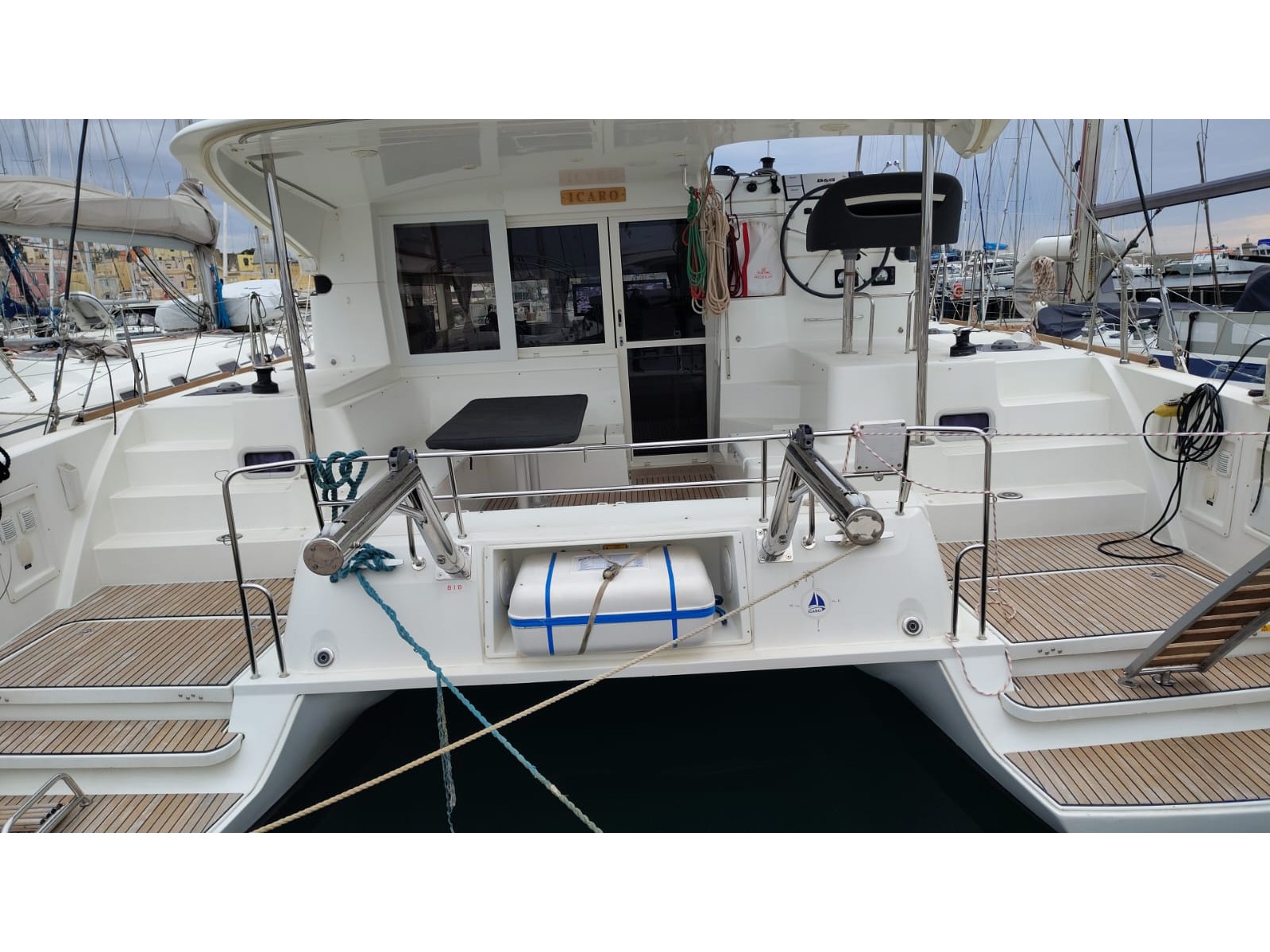 Lagoon 40 — photo 2