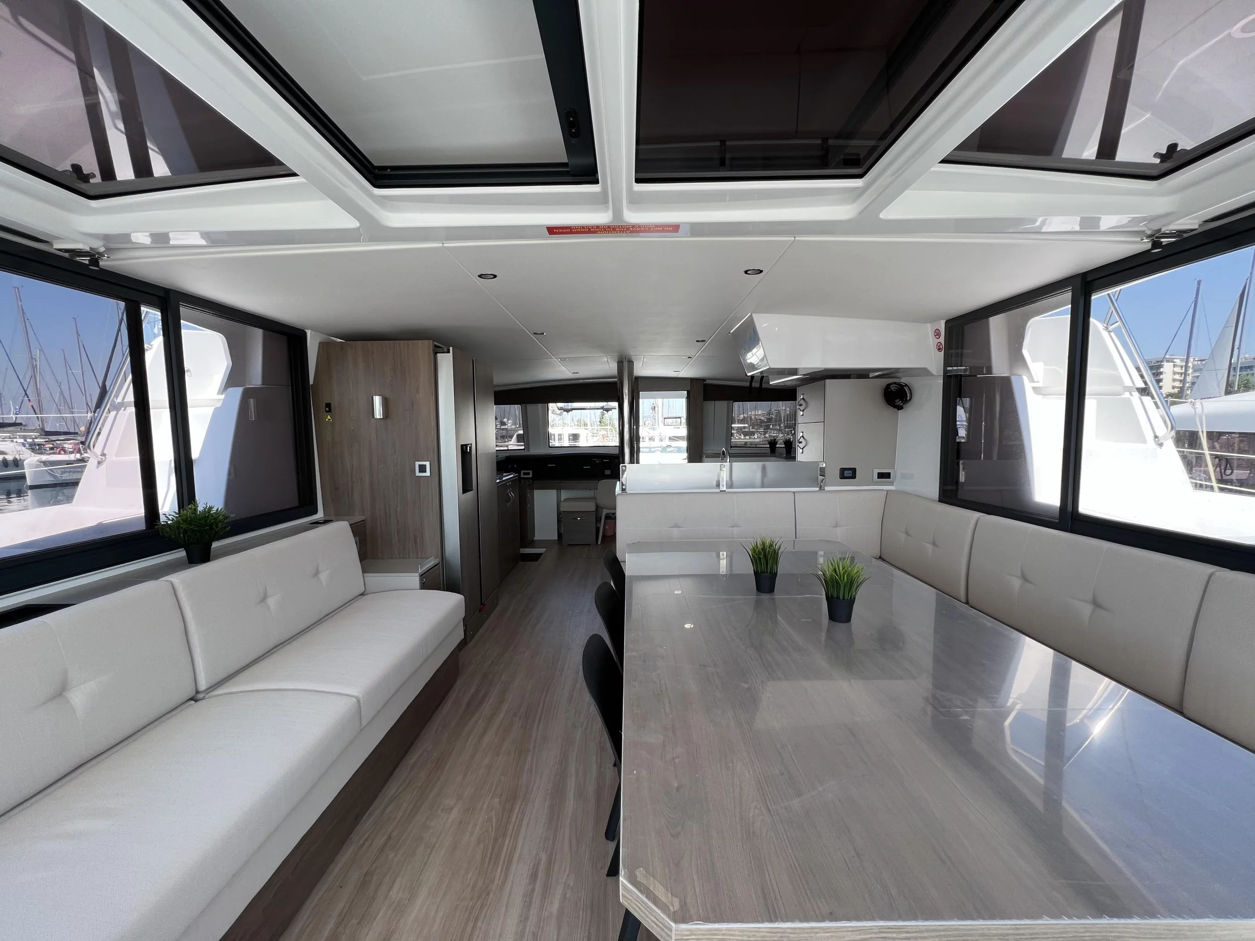 Bali 4.8 (6+2 cab) (Holiday) Interior image - 9