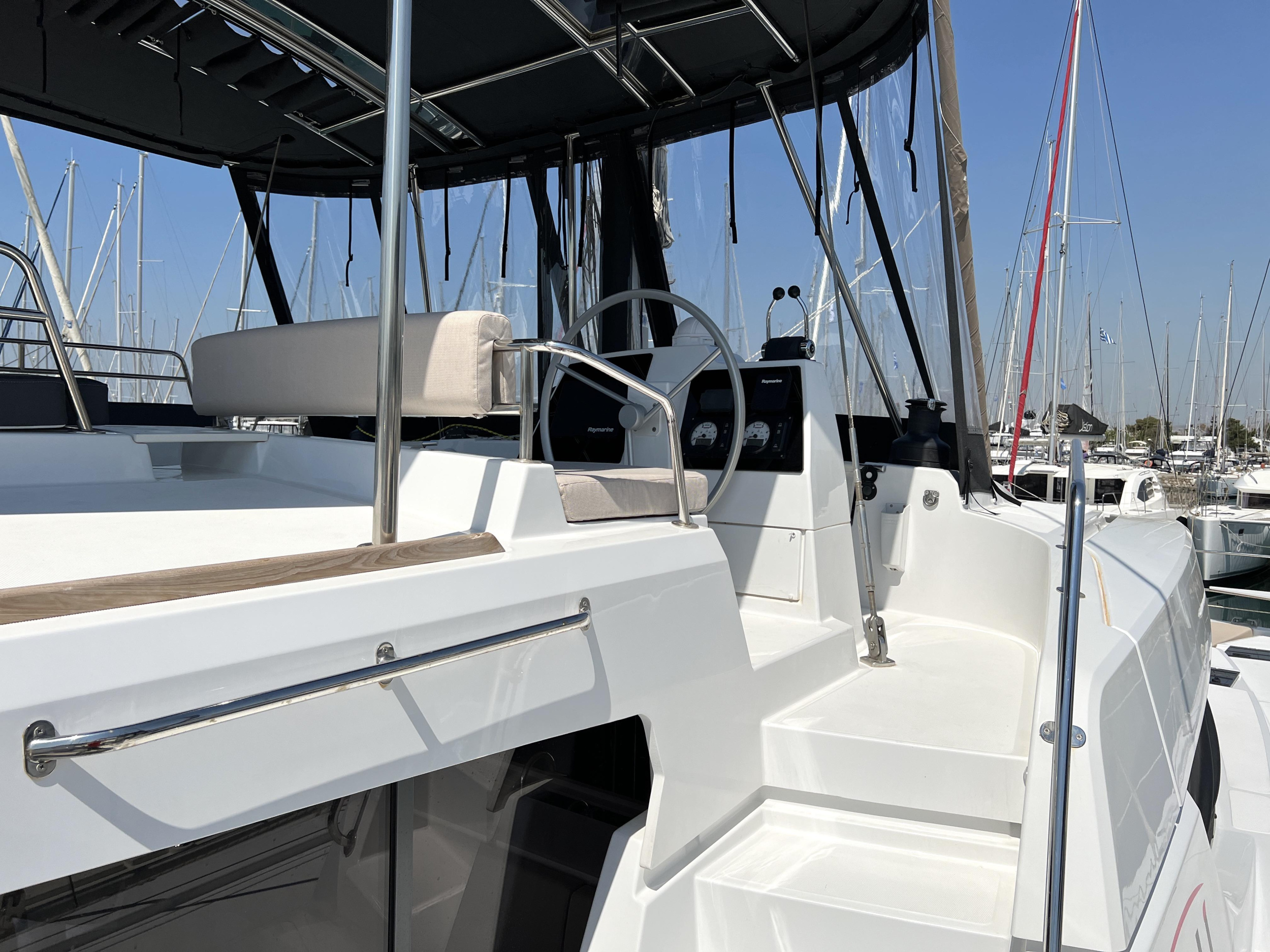 Photo #8 - Bali 4.8 (6+2 cab) (Holiday) en Athènes - 16786
