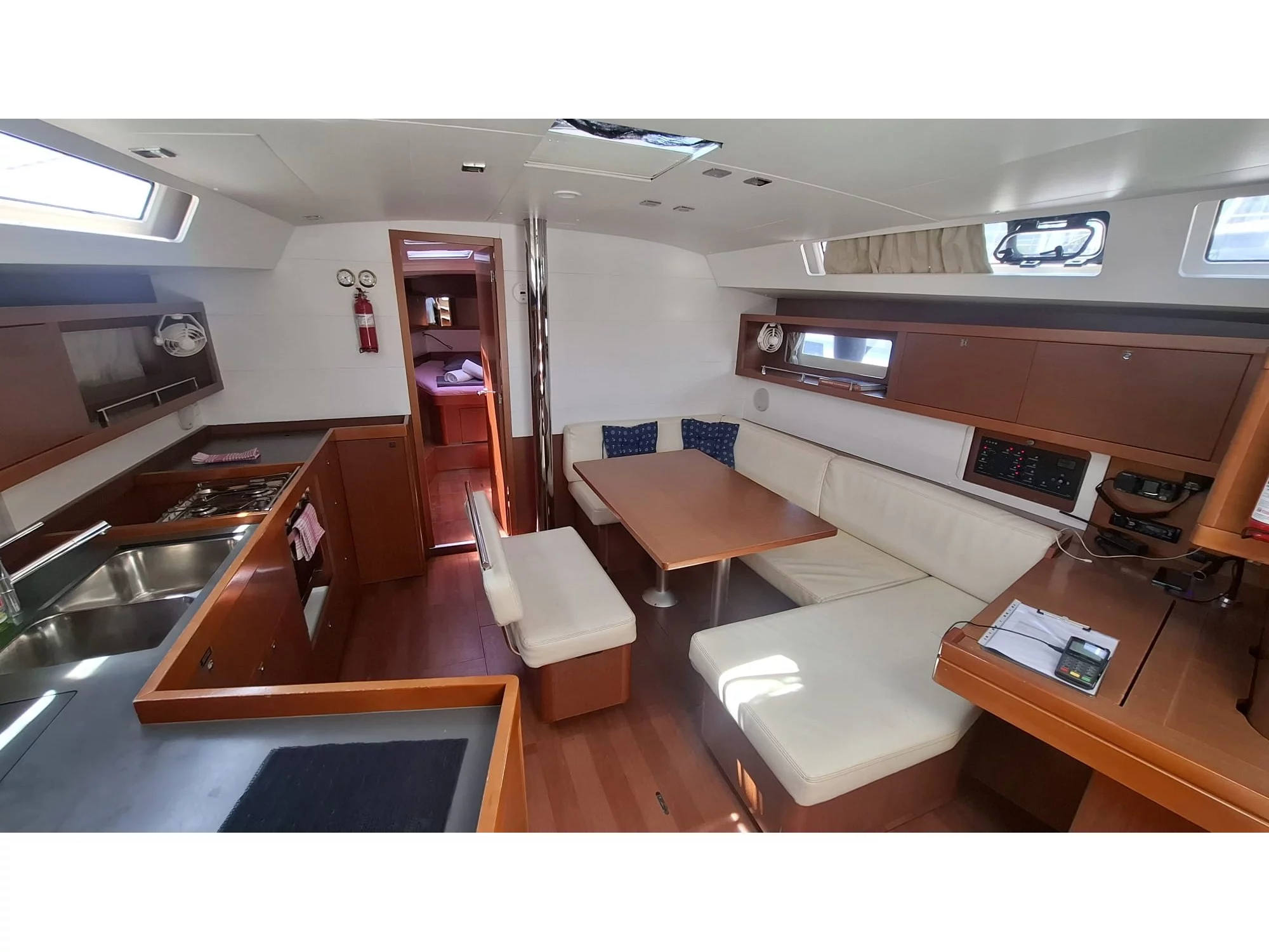 Oceanis 45, 3 cabins (Rumba) Interior image - 2
