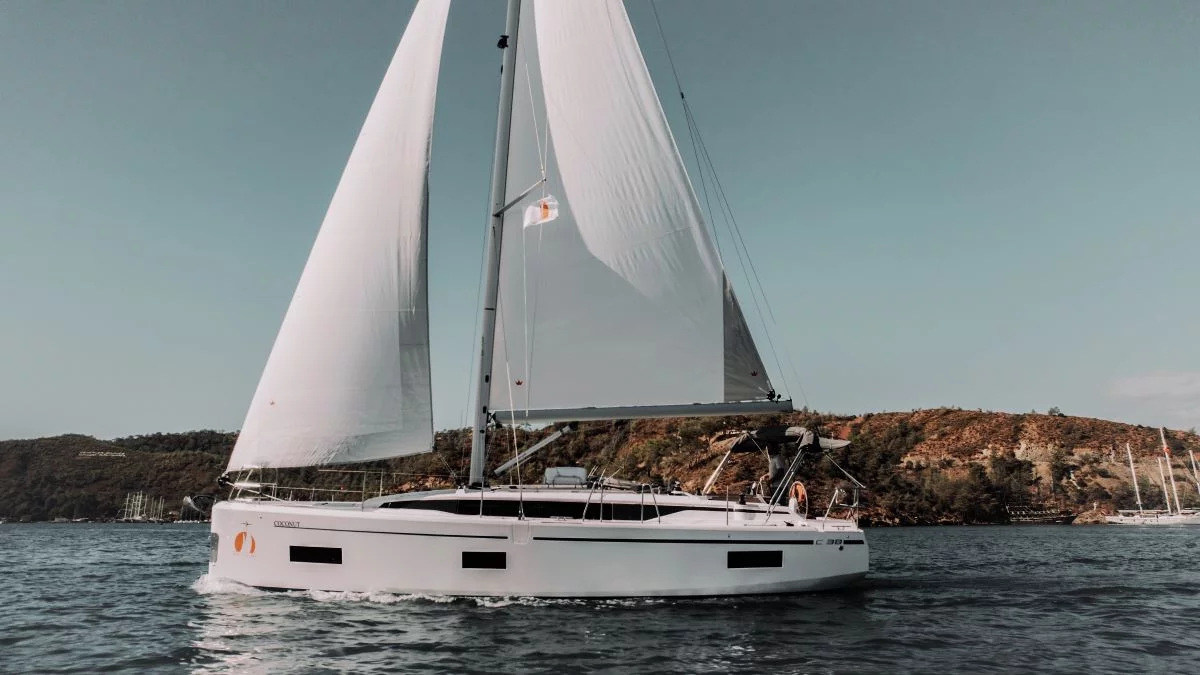 Bavaria C38 (COCONUT)  - 15