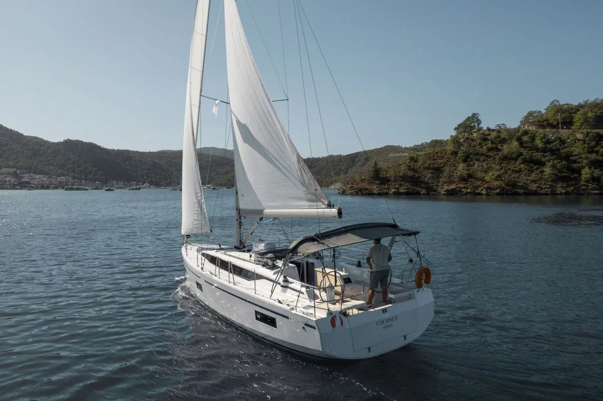 Bavaria C38 (COCONUT)  - 19