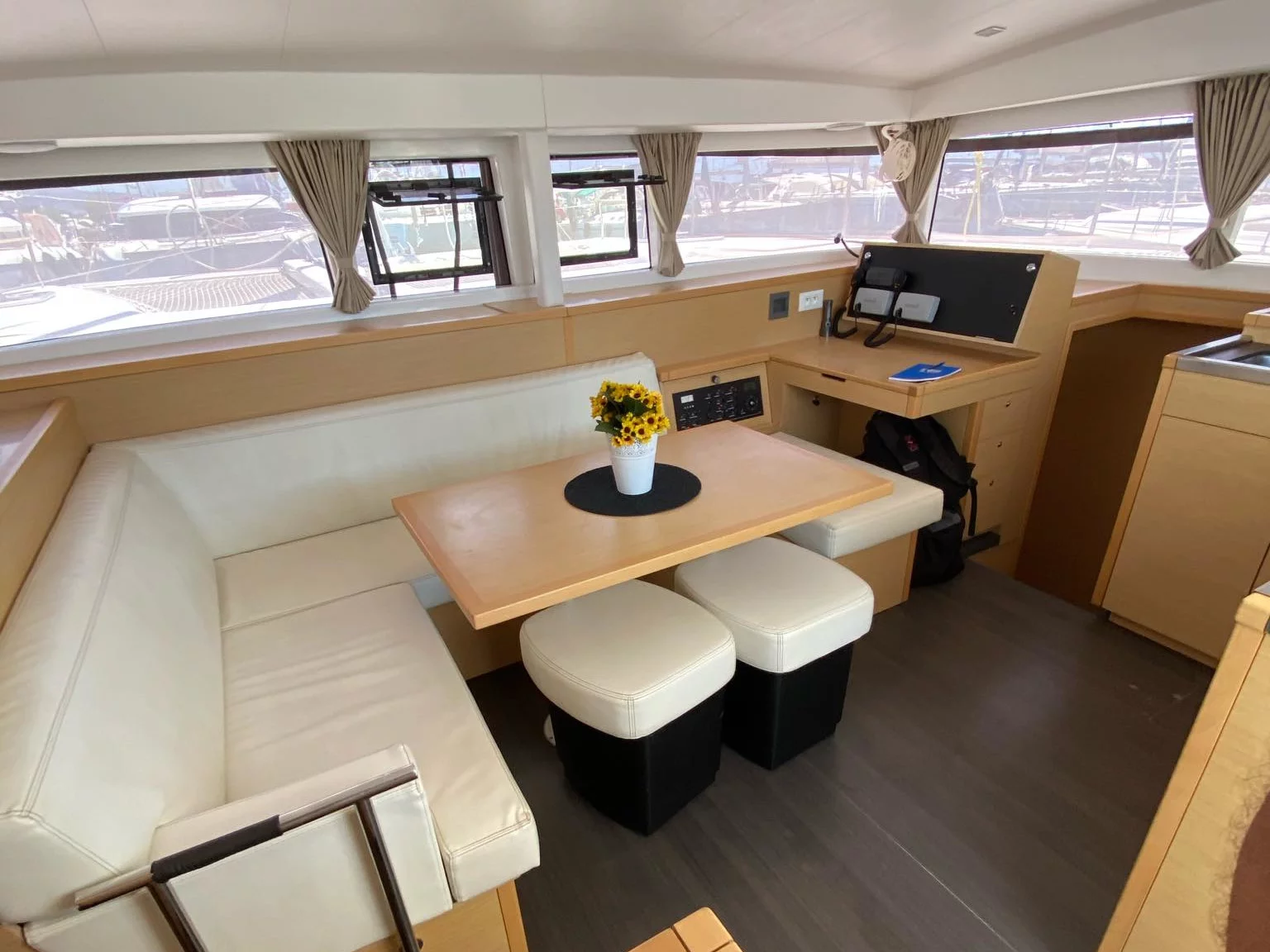 Lagoon 400 S2 (CHRISTINA I) Interior image - 5