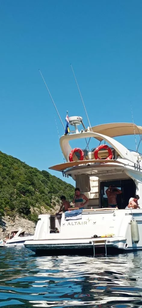 Altair Zafir 42 (Running on Waves)  - 2