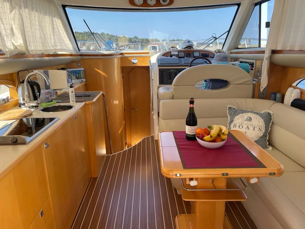 Altair Zafir 42 (Running on Waves)  - 5