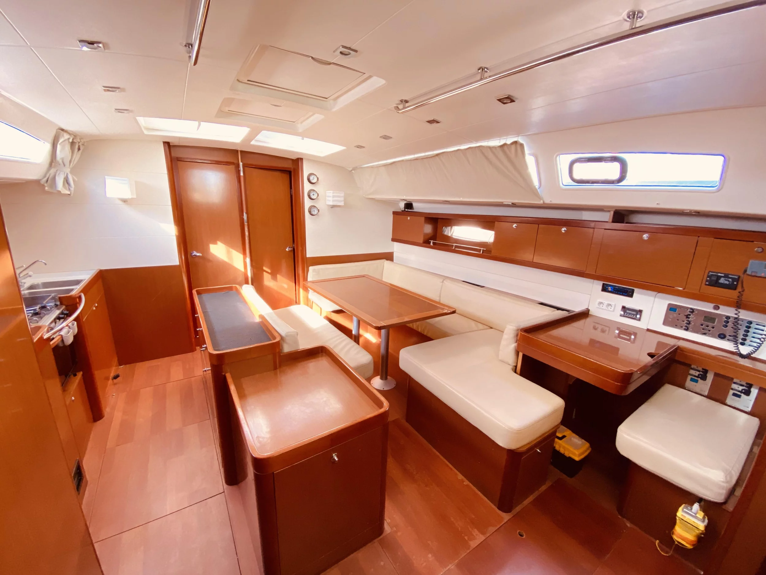 Oceanis 50 (Pura Vida (Pax 12)) Interior image - 15