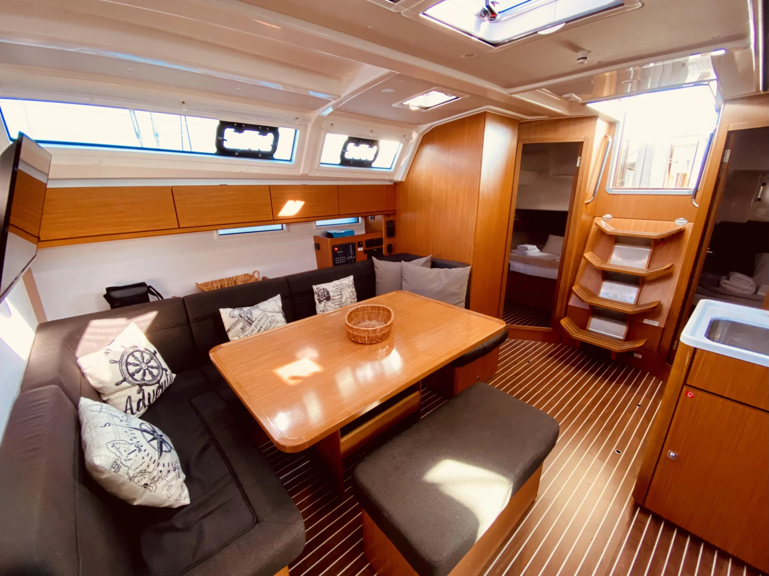 Bavaria Cruiser 46 Style (Euphoria (Pax 10)) Interior image - 8