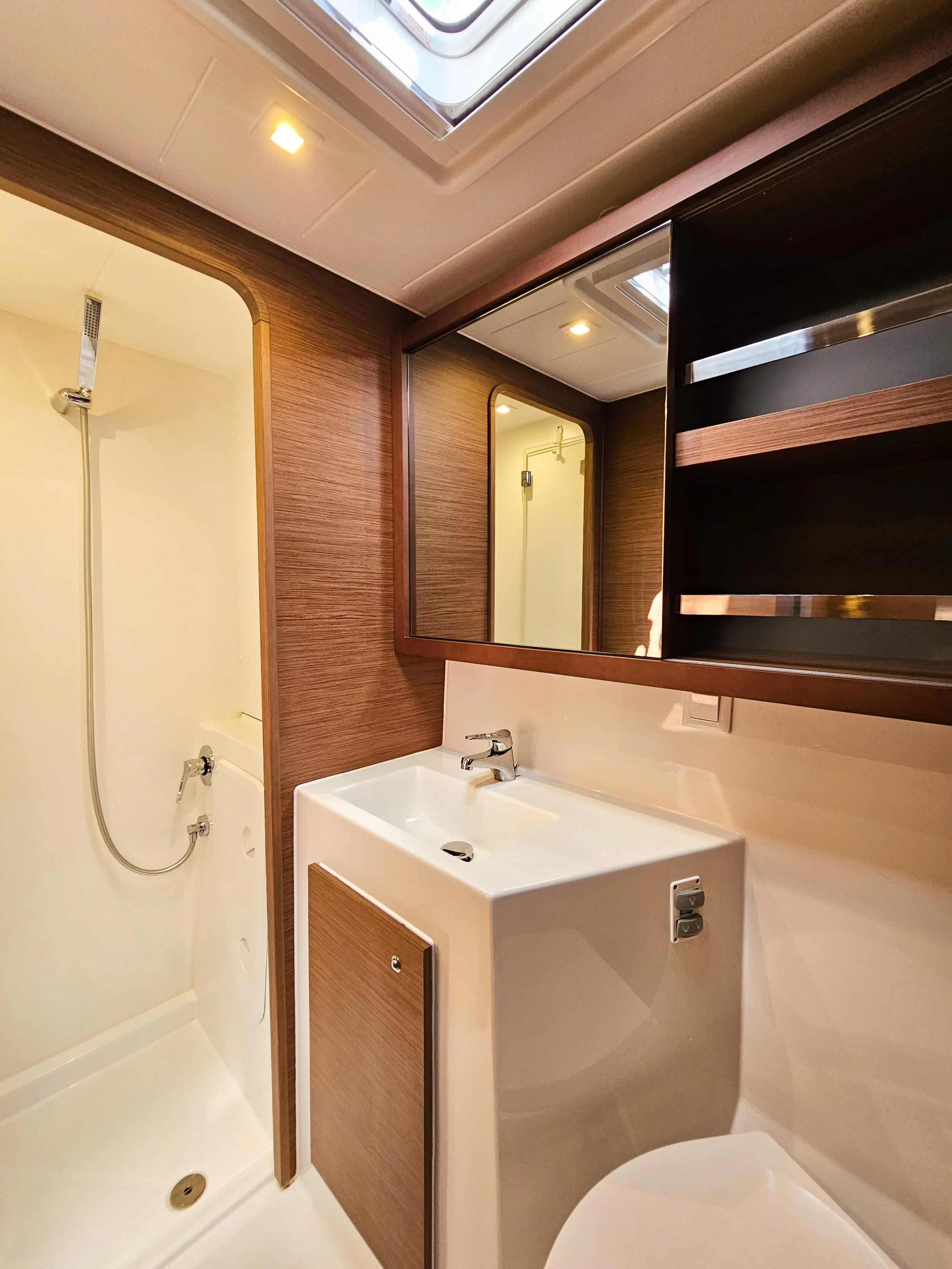 Lagoon 42 (NERA) wc - 8