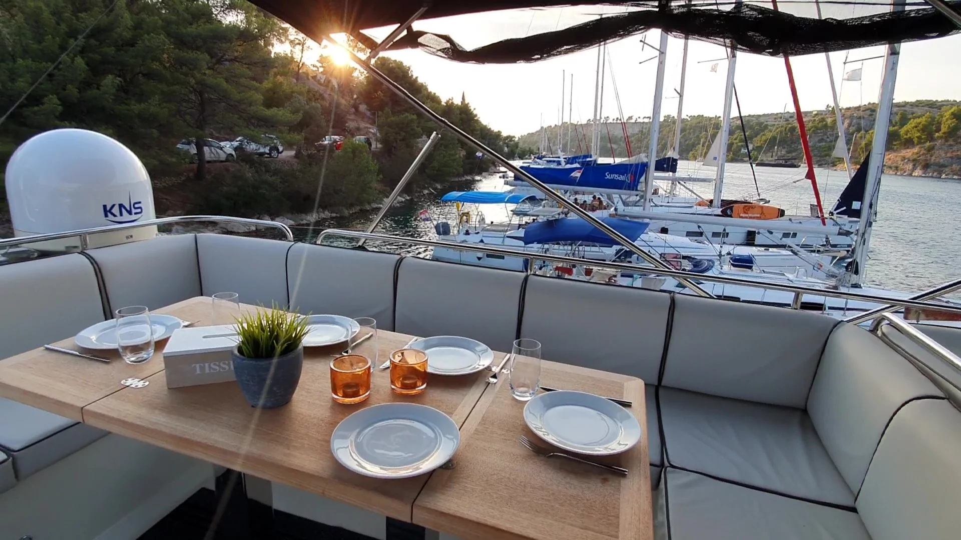 Monte Carlo 5 (Sundowner) fly bridge table - 15
