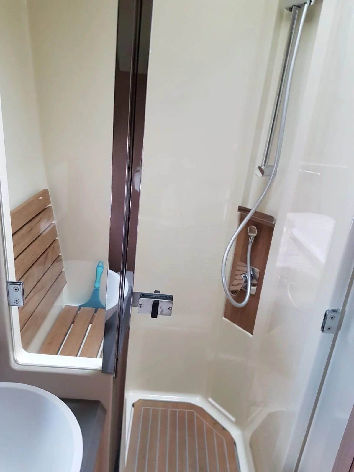 Monte Carlo 5 (Sundowner) shower - 16