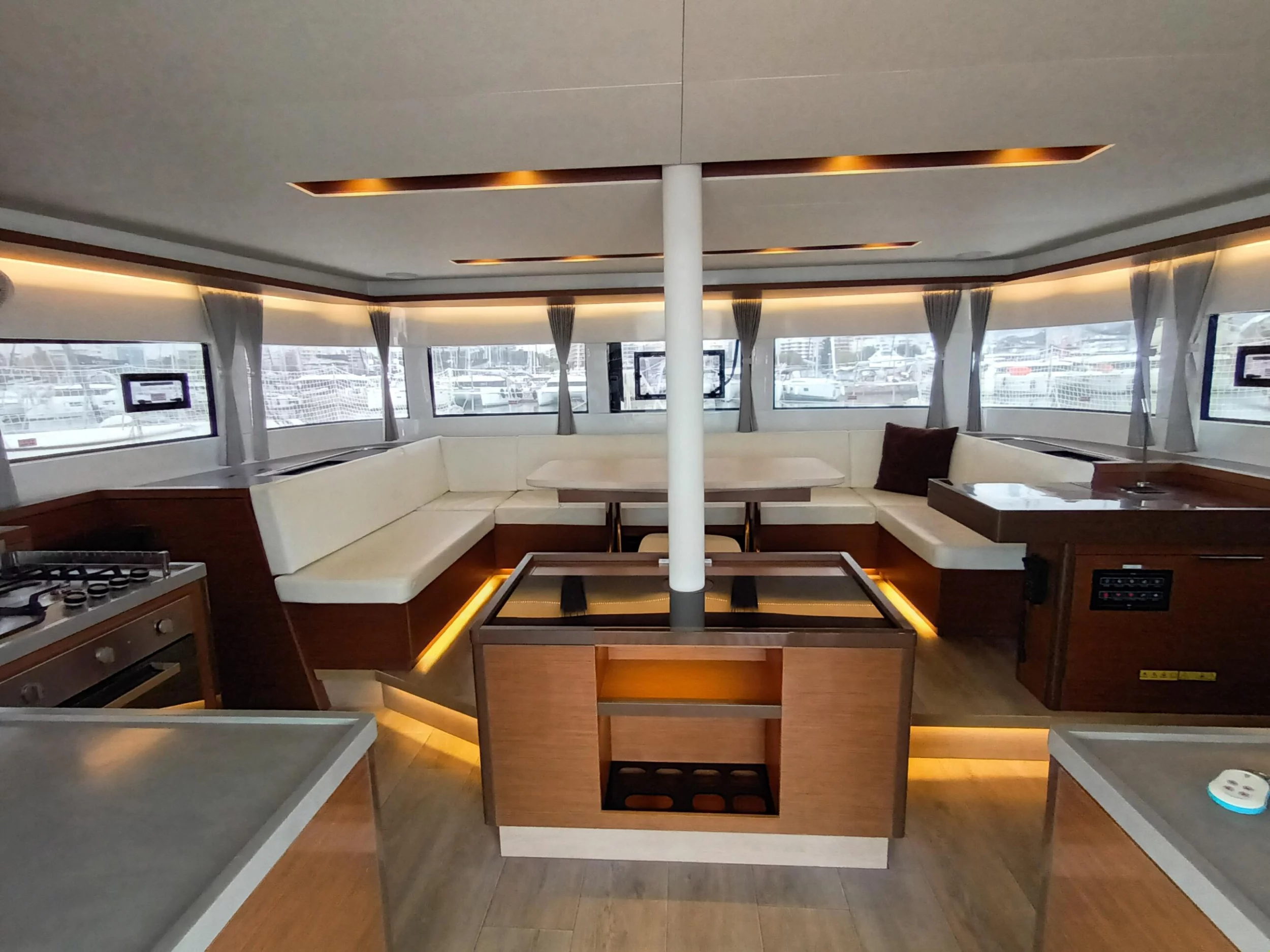 Lagoon 50 (Icarus) Interior image - 14