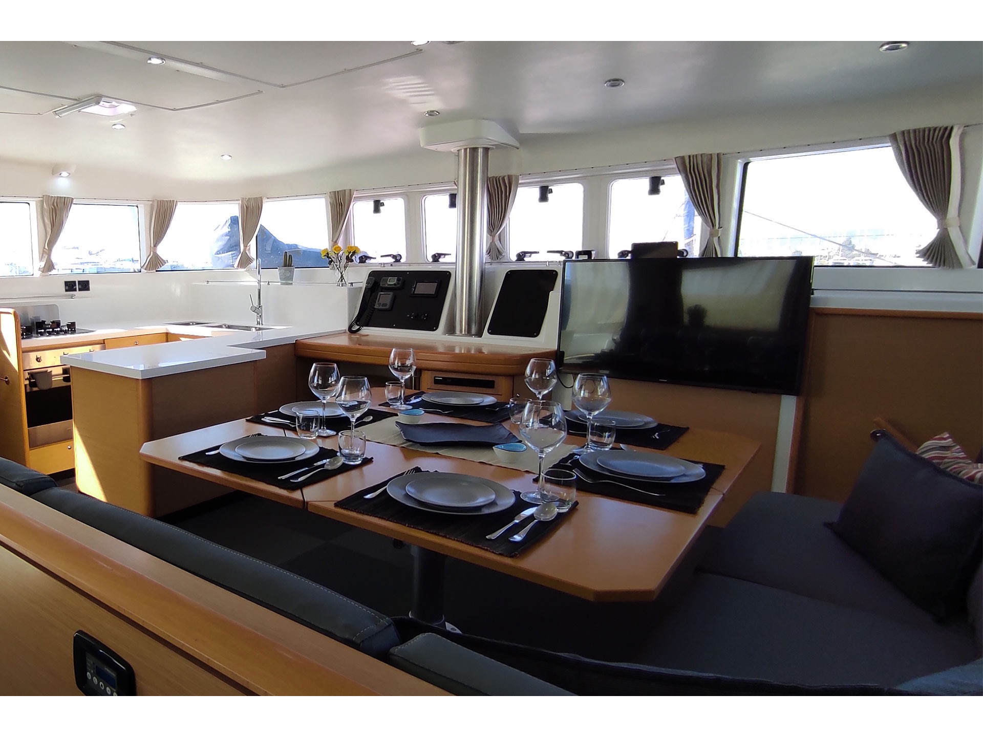 Photo #3 - Lagoon 500 (The Big Deal - ( - - Refit 2021)) en Atenas - 12048