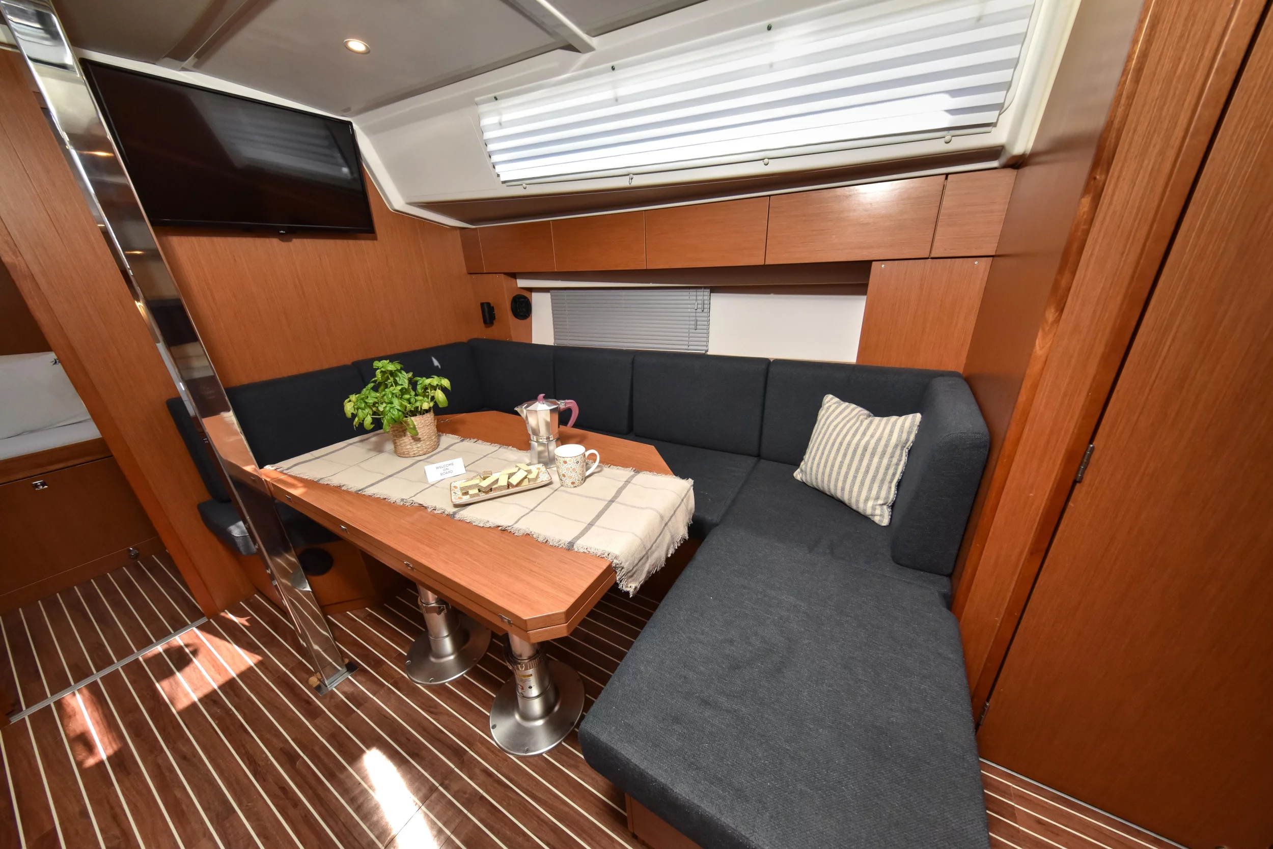 Bavaria C42 (Bella)  - 2