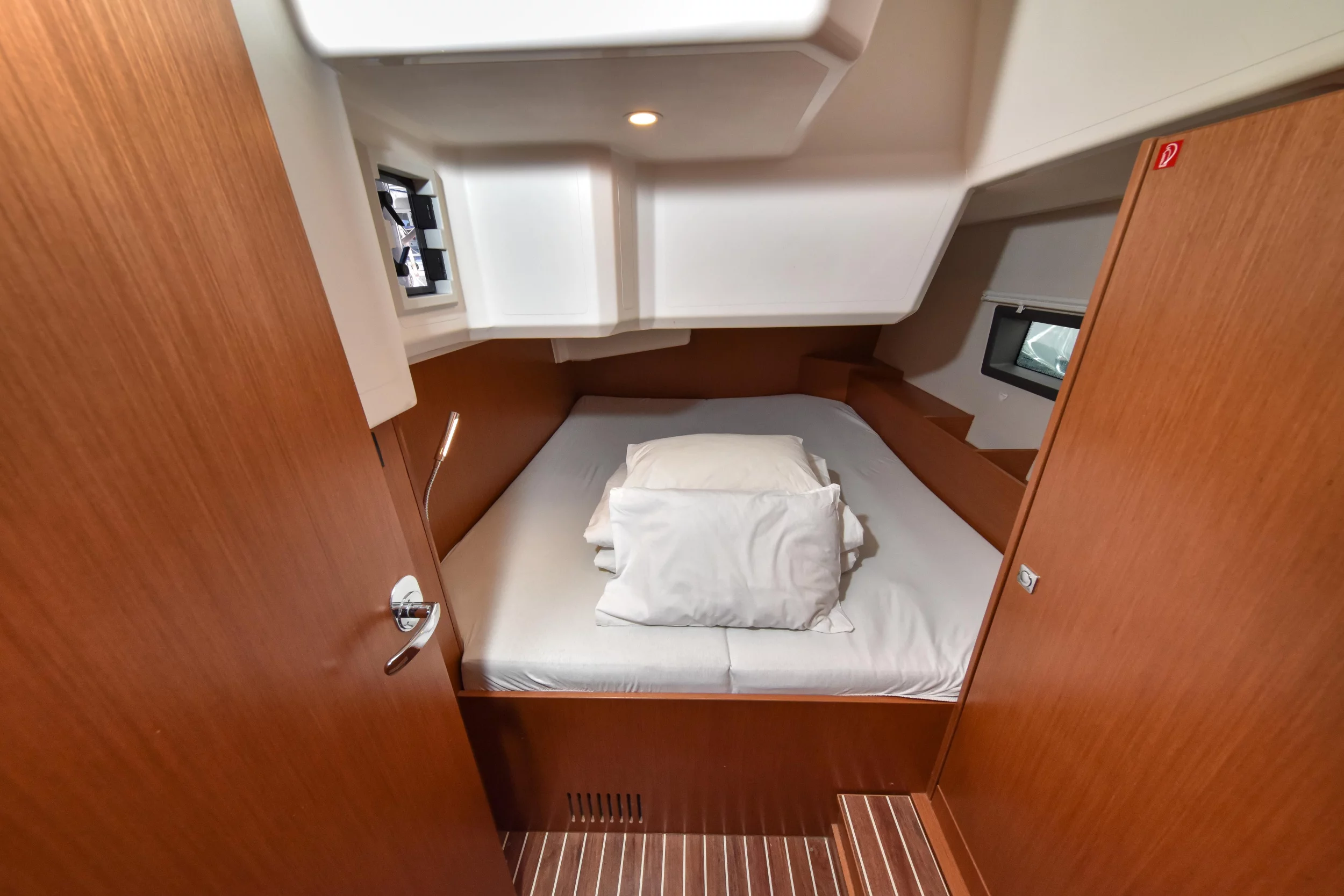 Bavaria C42 (Bella)  - 11