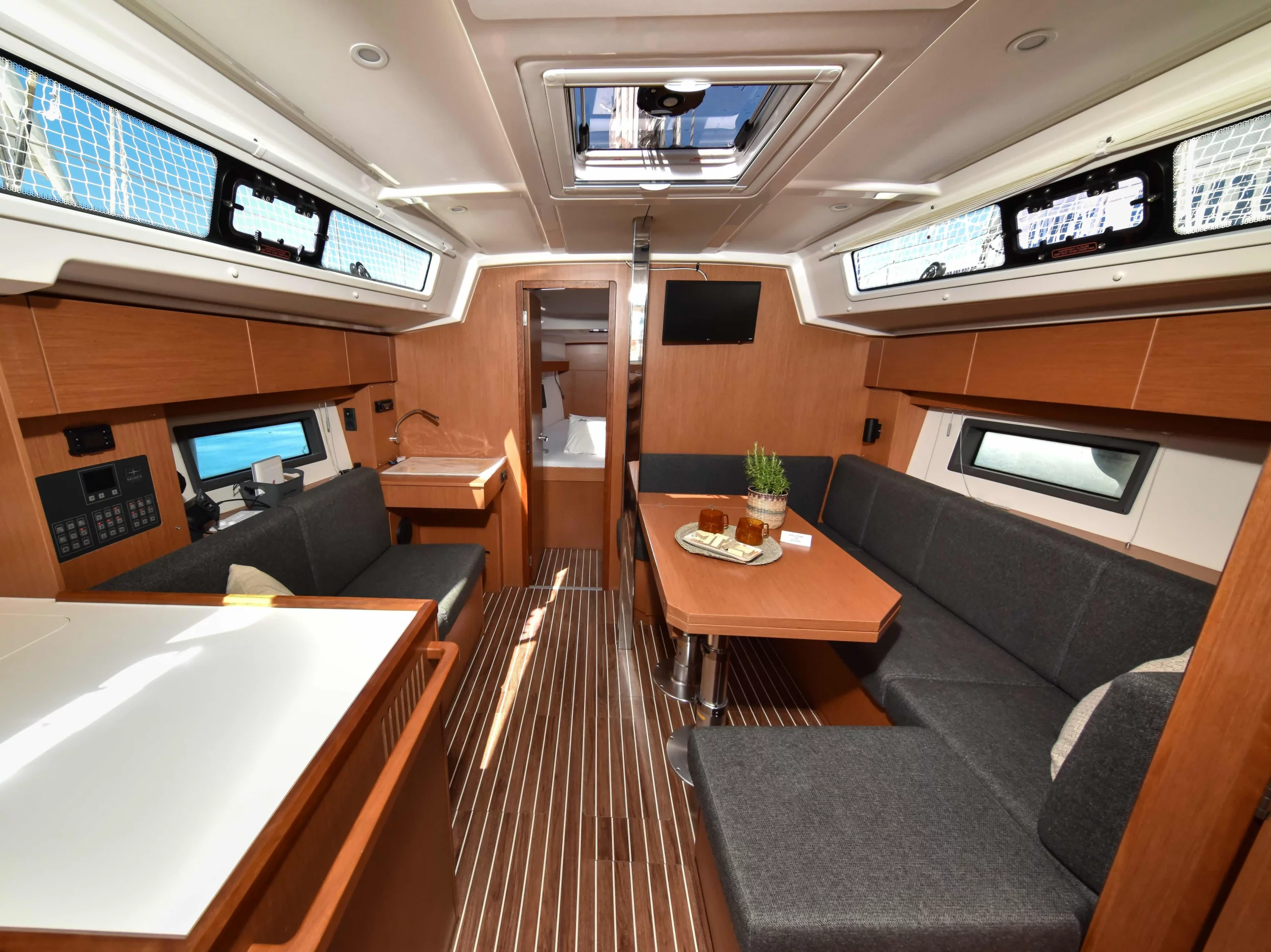 Bavaria C38 (Seka VI) Interior image - 24