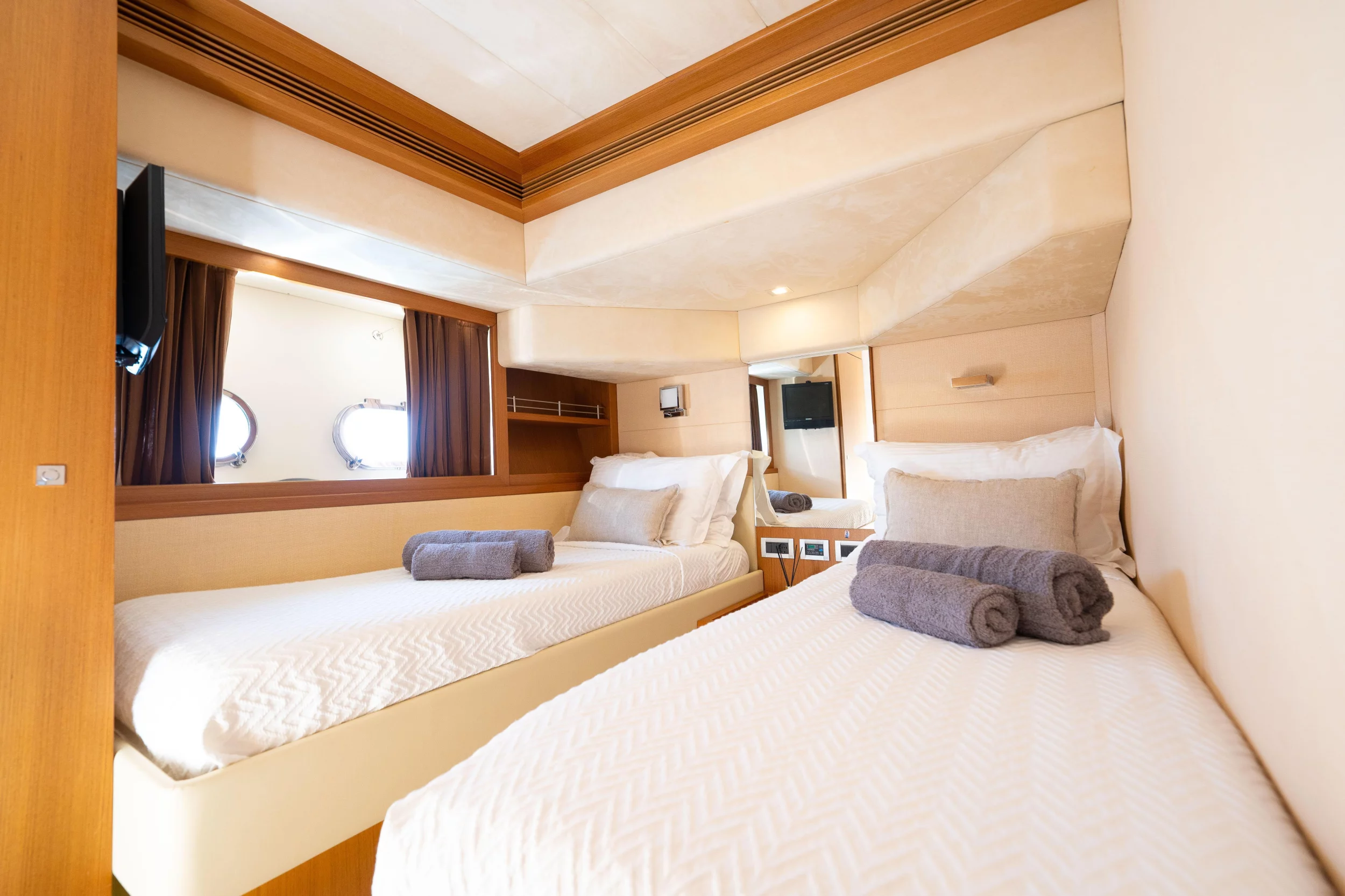 Ferretti 780 (Nineteen)  - 16