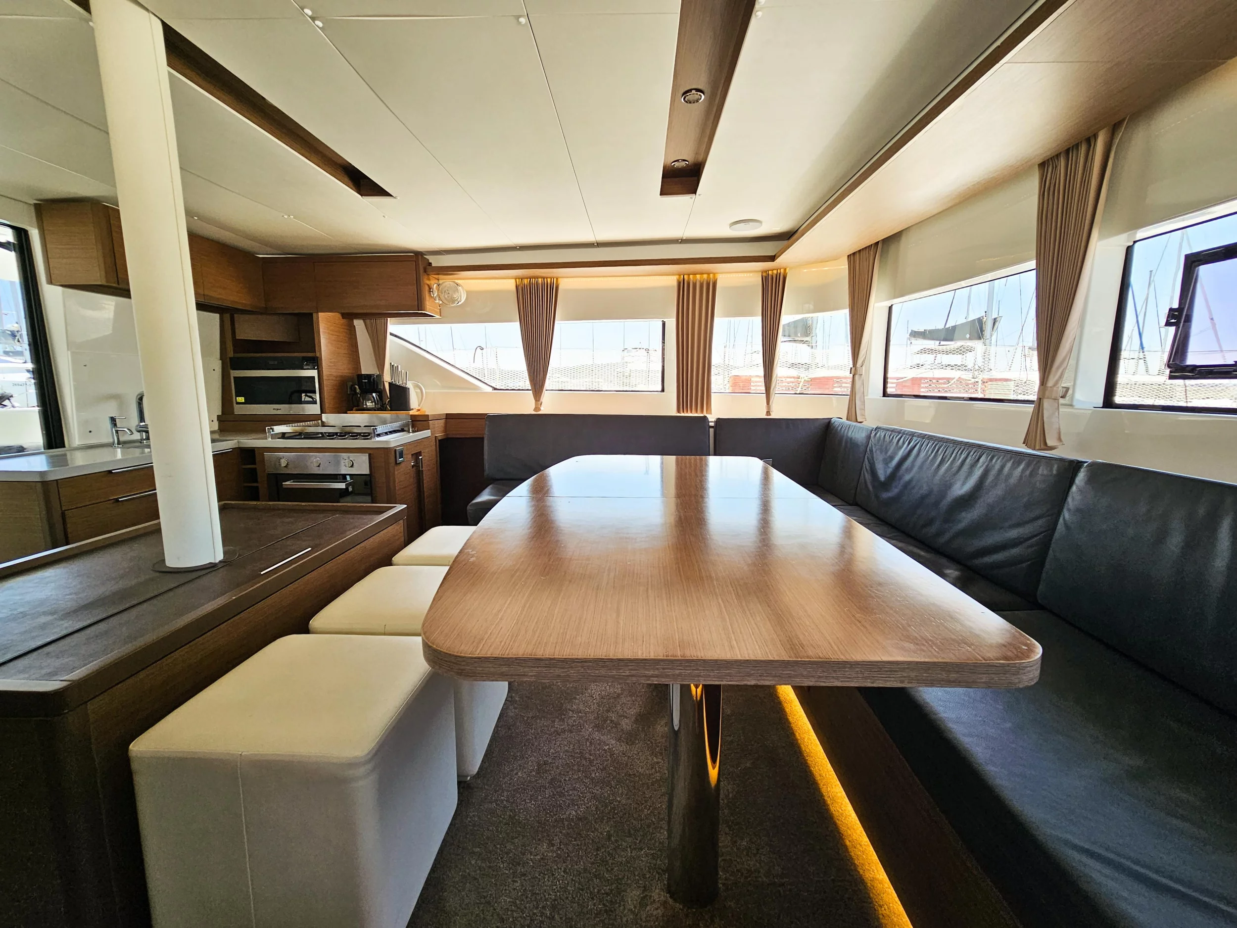 Lagoon 50 Fly (MILA) salon - 3