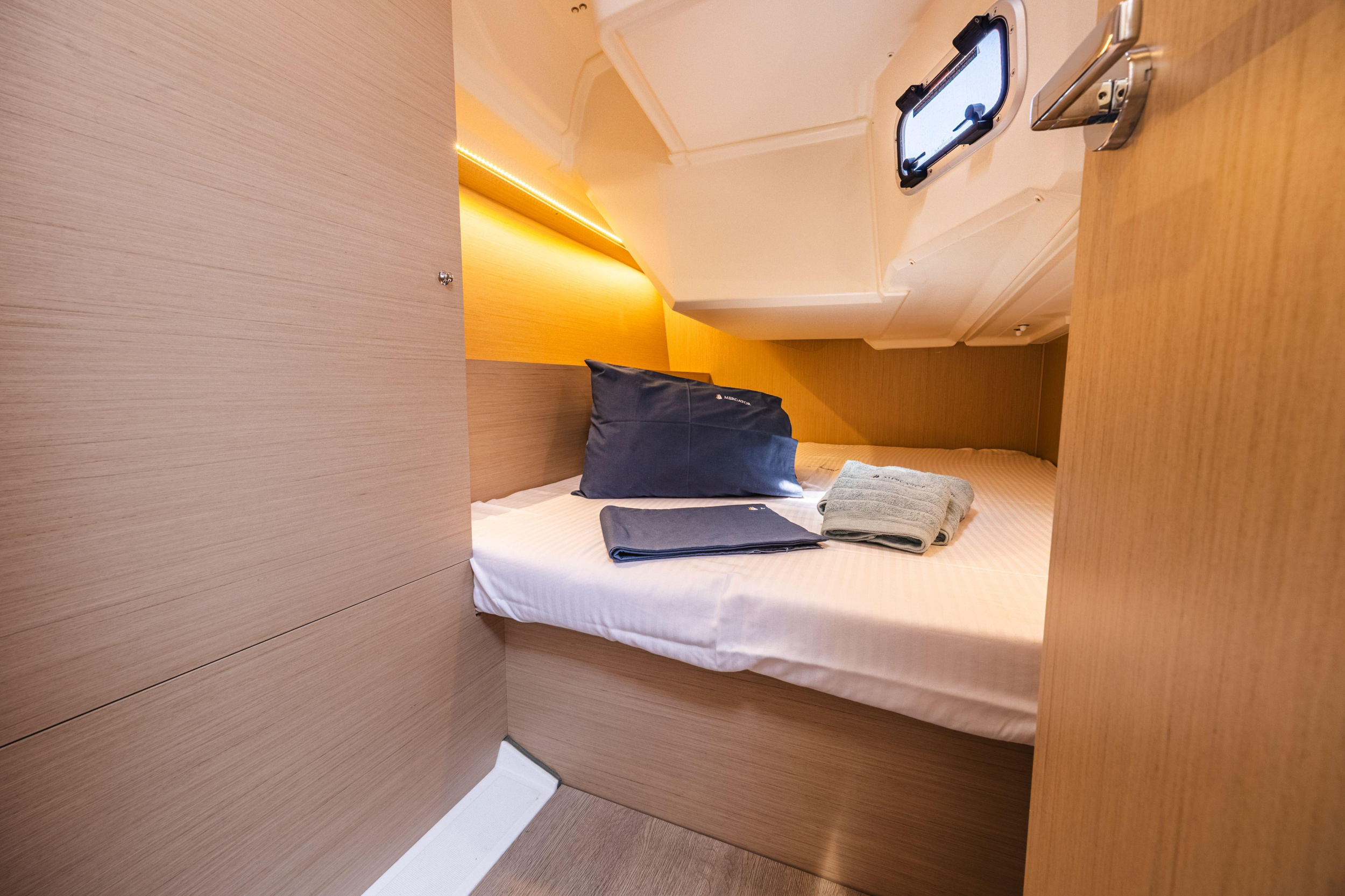 Oceanis 37.1 — photo 31
