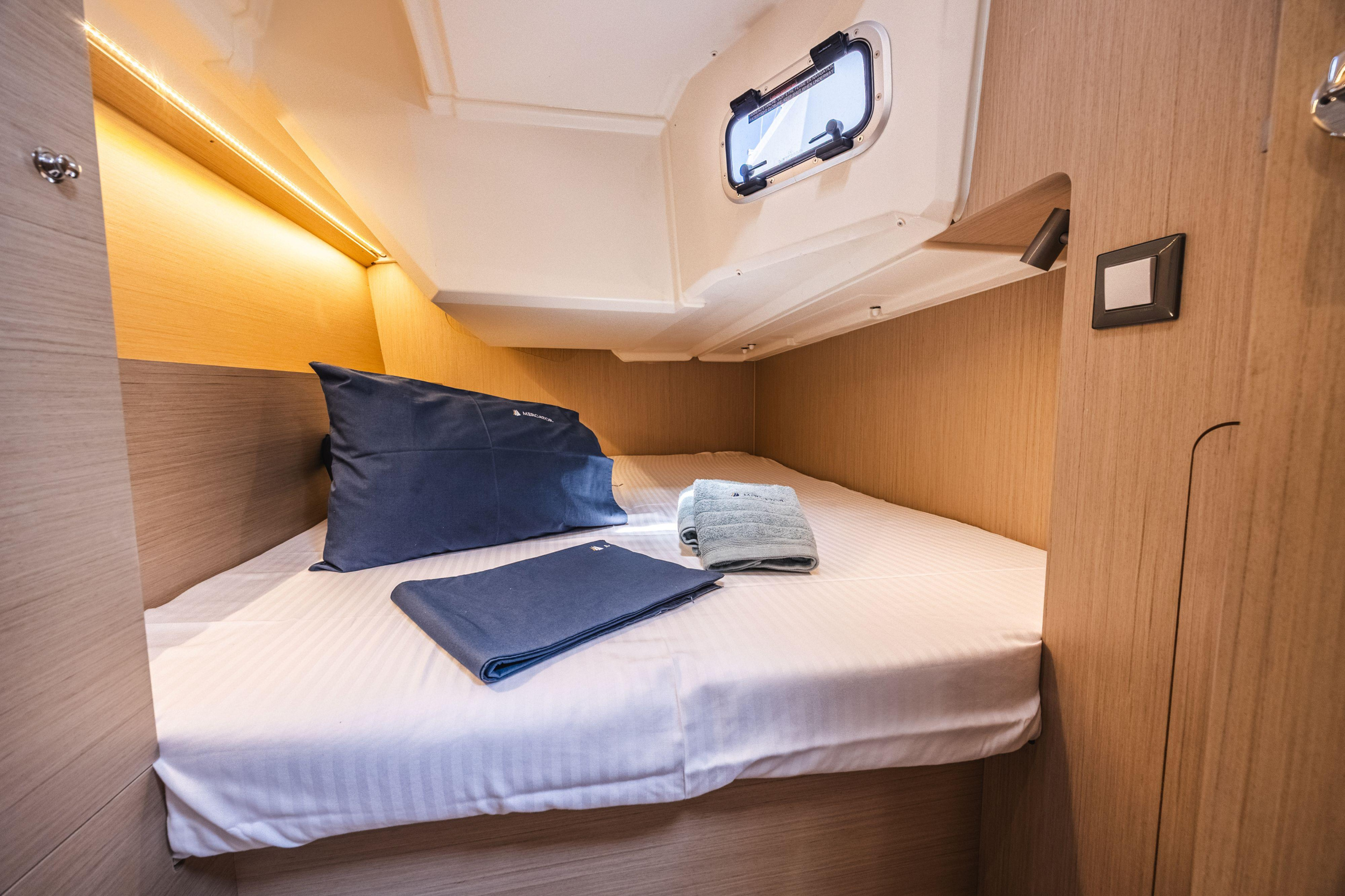 Oceanis 37.1 — photo 37