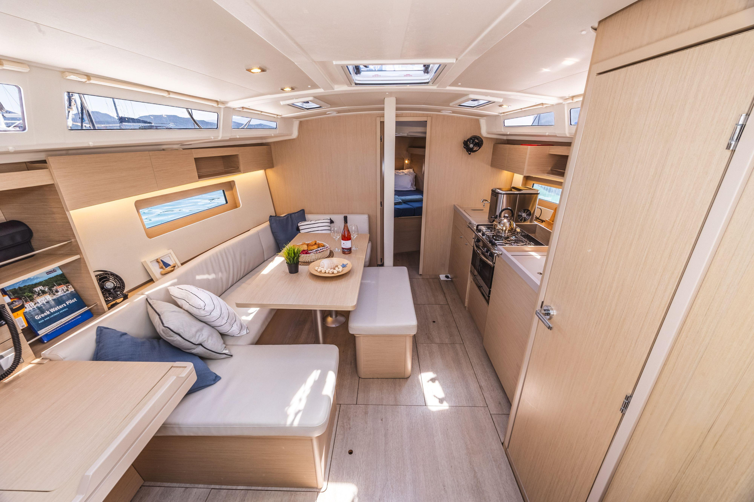 Oceanis 37.1 — photo 35