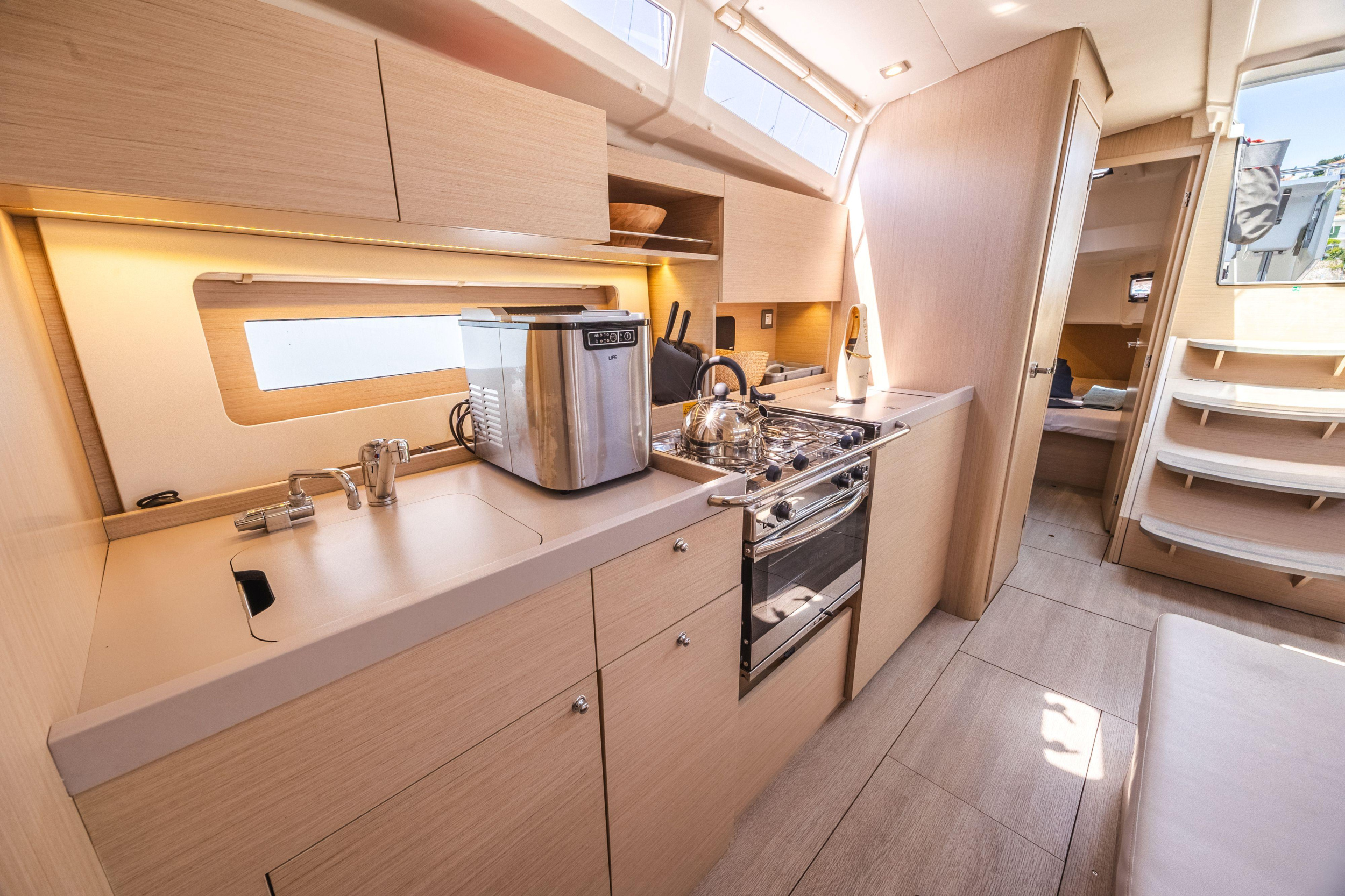 Oceanis 37.1 — photo 17
