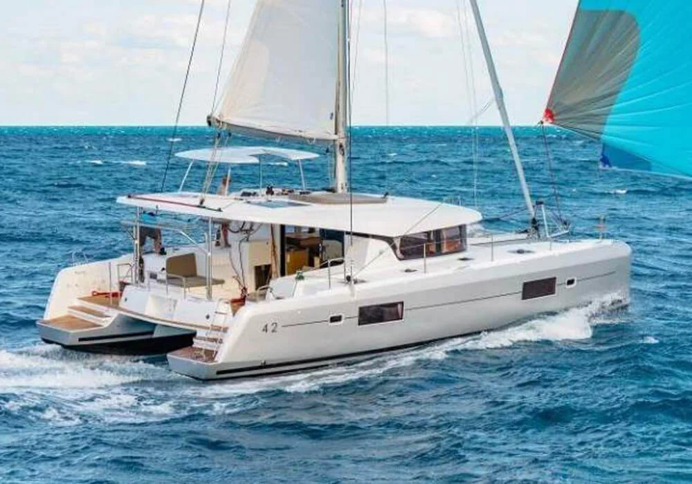 Lagoon 42 (LUNA)  - 1