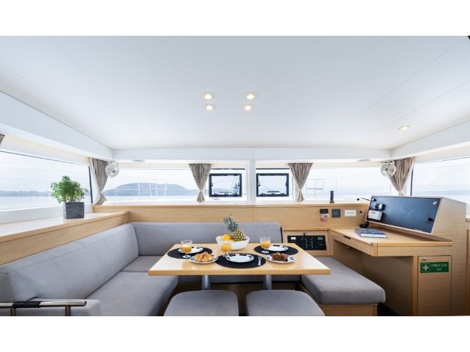 Lagoon 400 S2 — photo 2